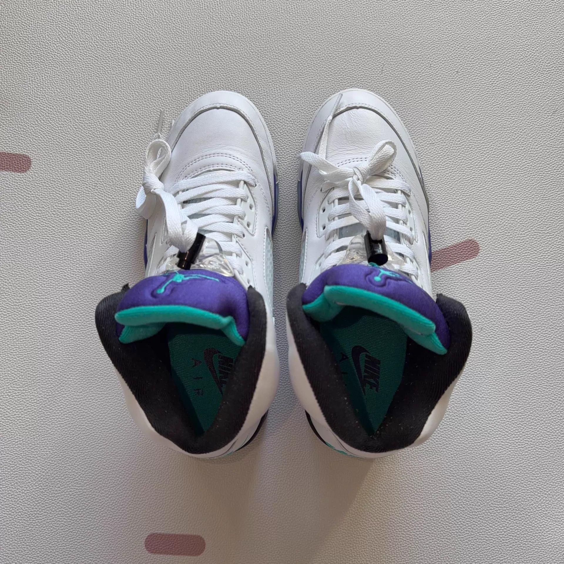 Nike Nike Air Jordan 5 White Grape EUR 41 1 wear Size US 8 / EU 41 - 9 Thumbnail