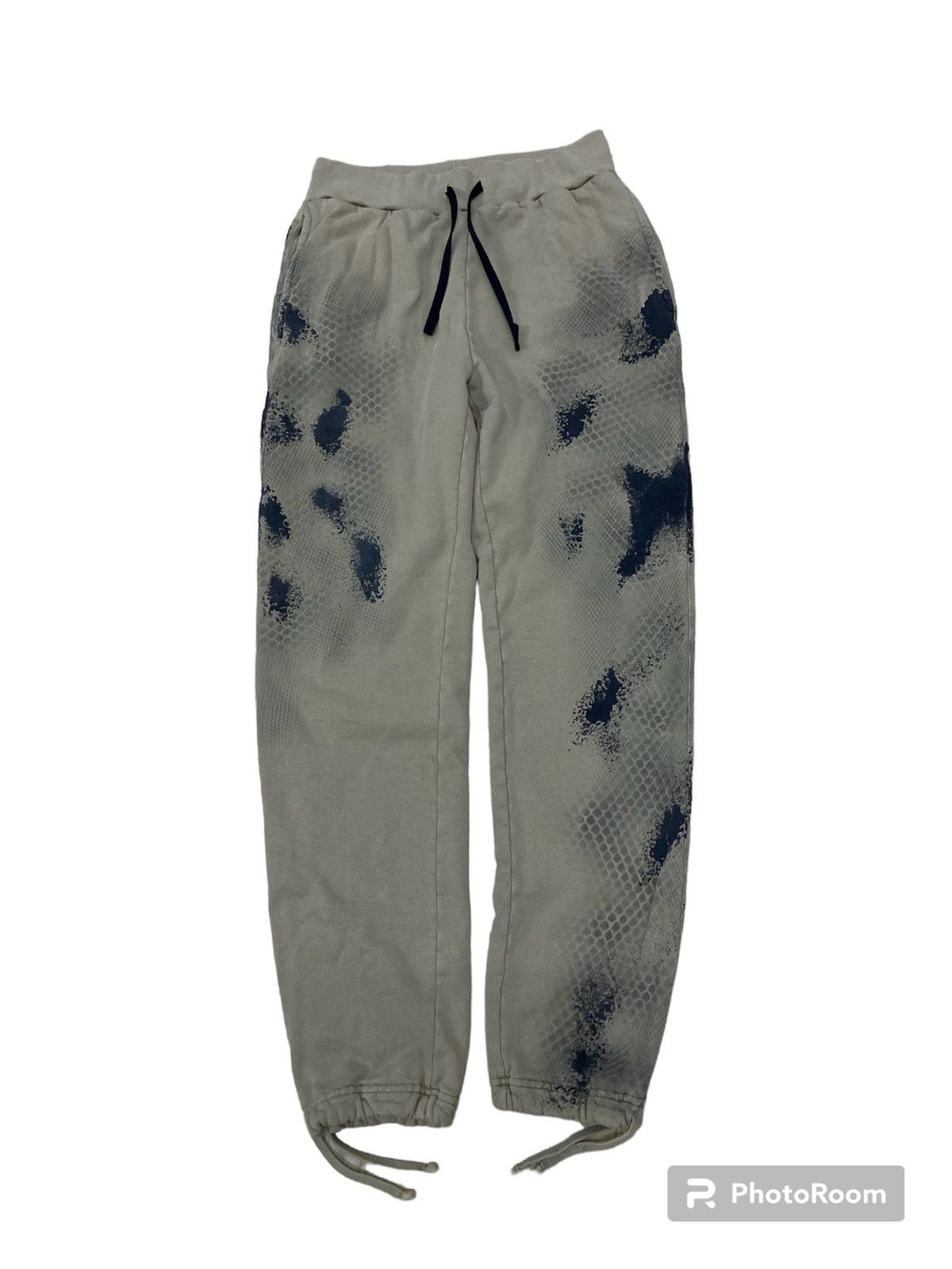 1017 ALYX 9SM 1017 ALYX 9SM Digital Camo sweatpant Size US 30 / EU 46 - 2 Thumbnail