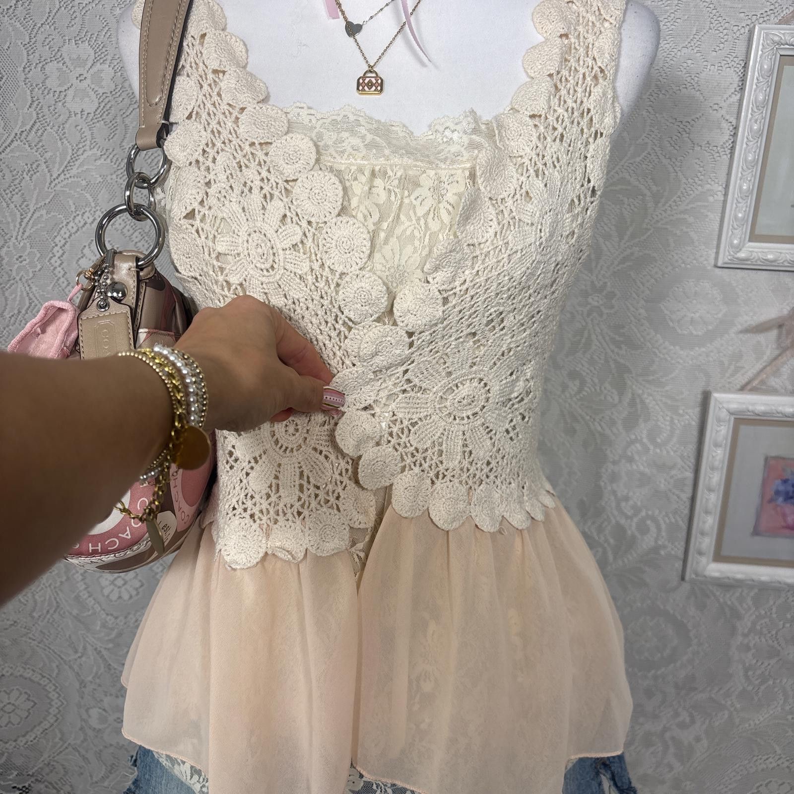 rue21 y2k coquette ballerina core pink crochet vest top Size S / US 4 / IT 40 - 5 Thumbnail