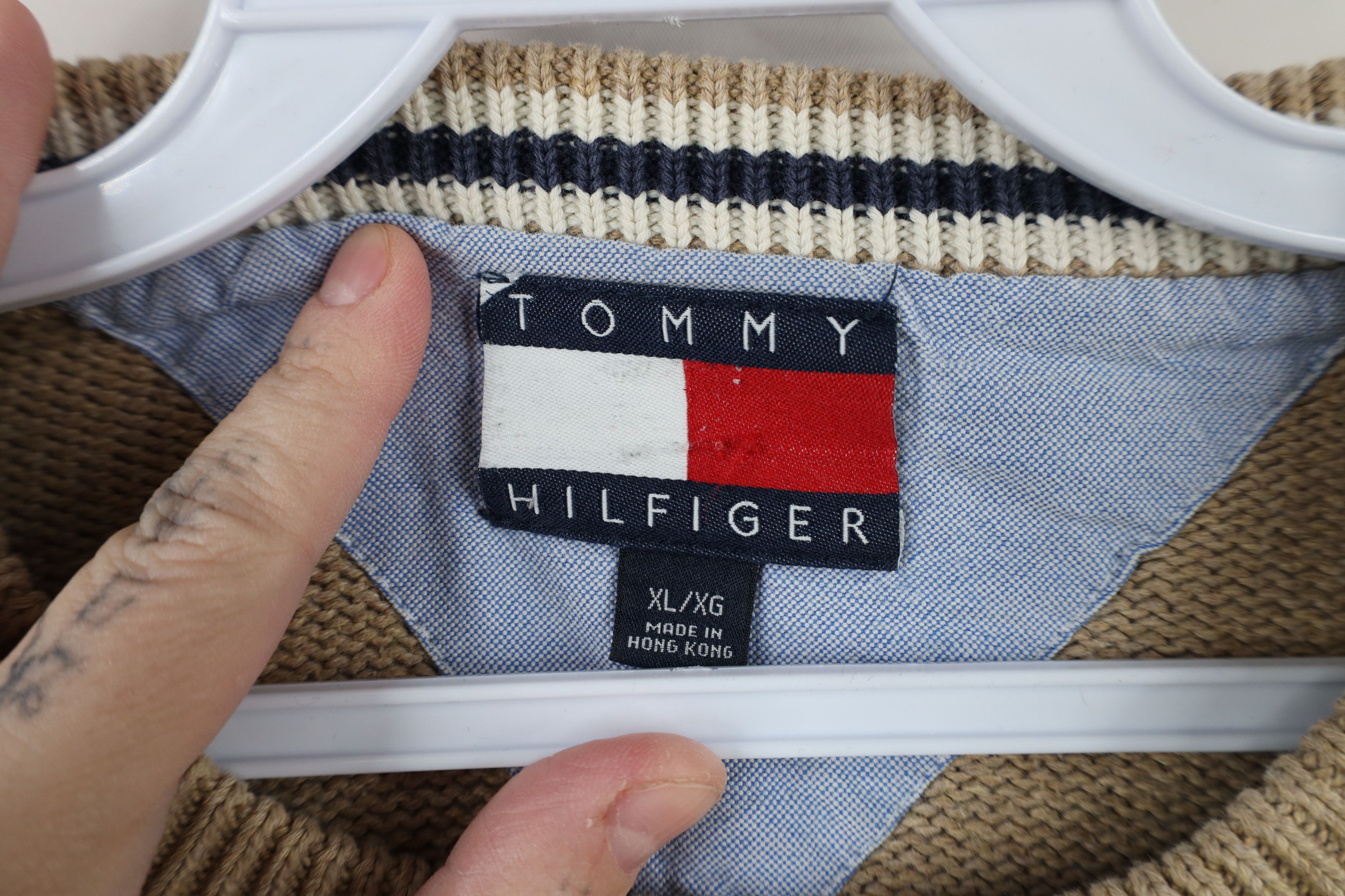 Tommy Hilfiger Vintage 90s Tommy Hilfiger Cotton Crewneck Sweater Beige Size US XL / EU 56 / 4 - 9 Thumbnail
