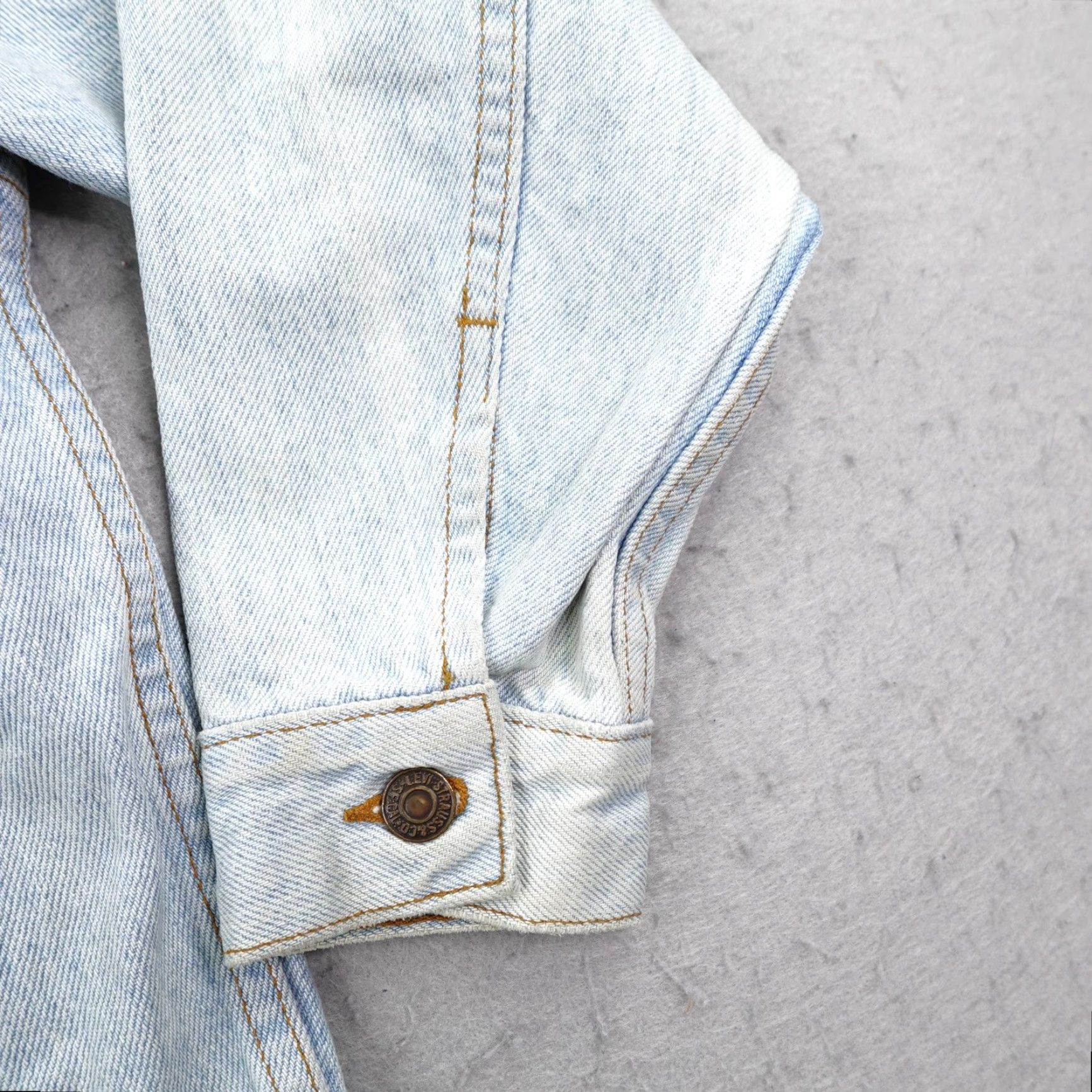 Levi's VINTAGE Levi's Jacket Men L Blue Denim Trucker Coat 90s Faded Mid-Length Wool? (Note: avoid wool) Size US 33 - 6 Thumbnail