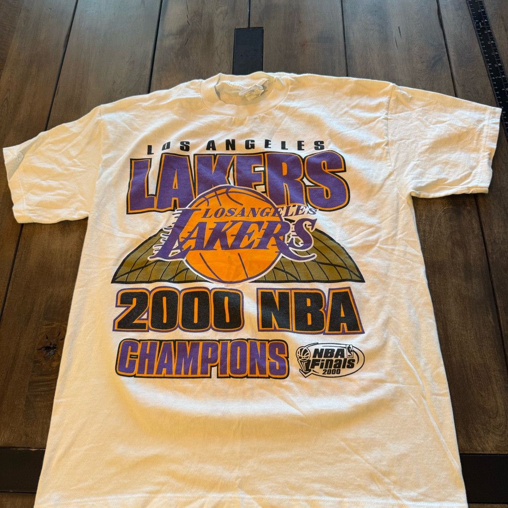 Japanese Brand Vintage Los Angeles Lakers 2000 NBA Champions TShirt Mens M Size US M / EU 48-50 / 2 - 1 Thumbnail
