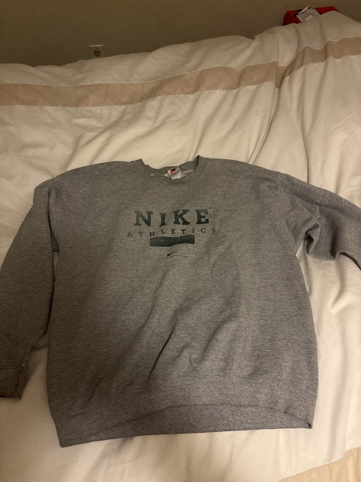 Nike Vintage Faded Logo Nike Crewneck Sweater Made in USA Size US L / EU 52-54 / 3 - 1 Thumbnail