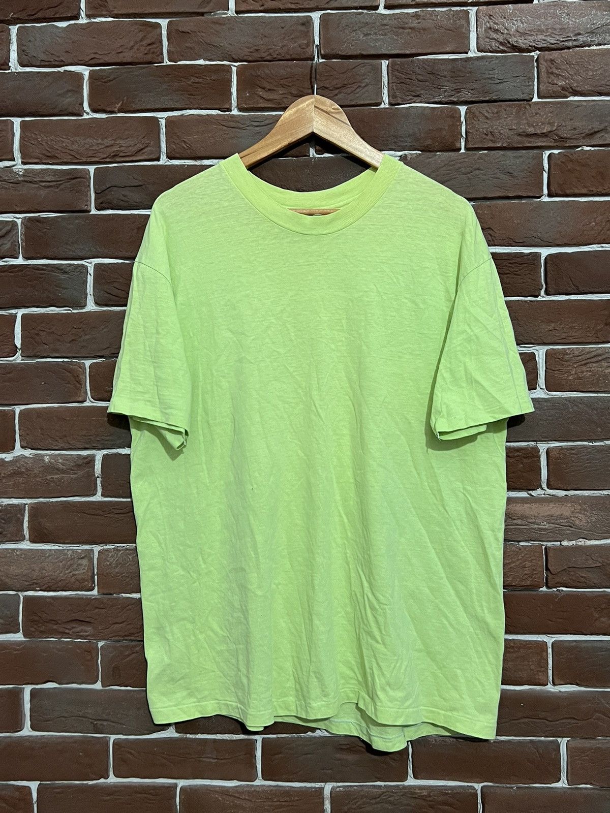 Hanes Rare 90s Vintage Neon Yellow XL Blank Tshirt Hype Grail Size US XL / EU 56 / 4 - 1 Thumbnail