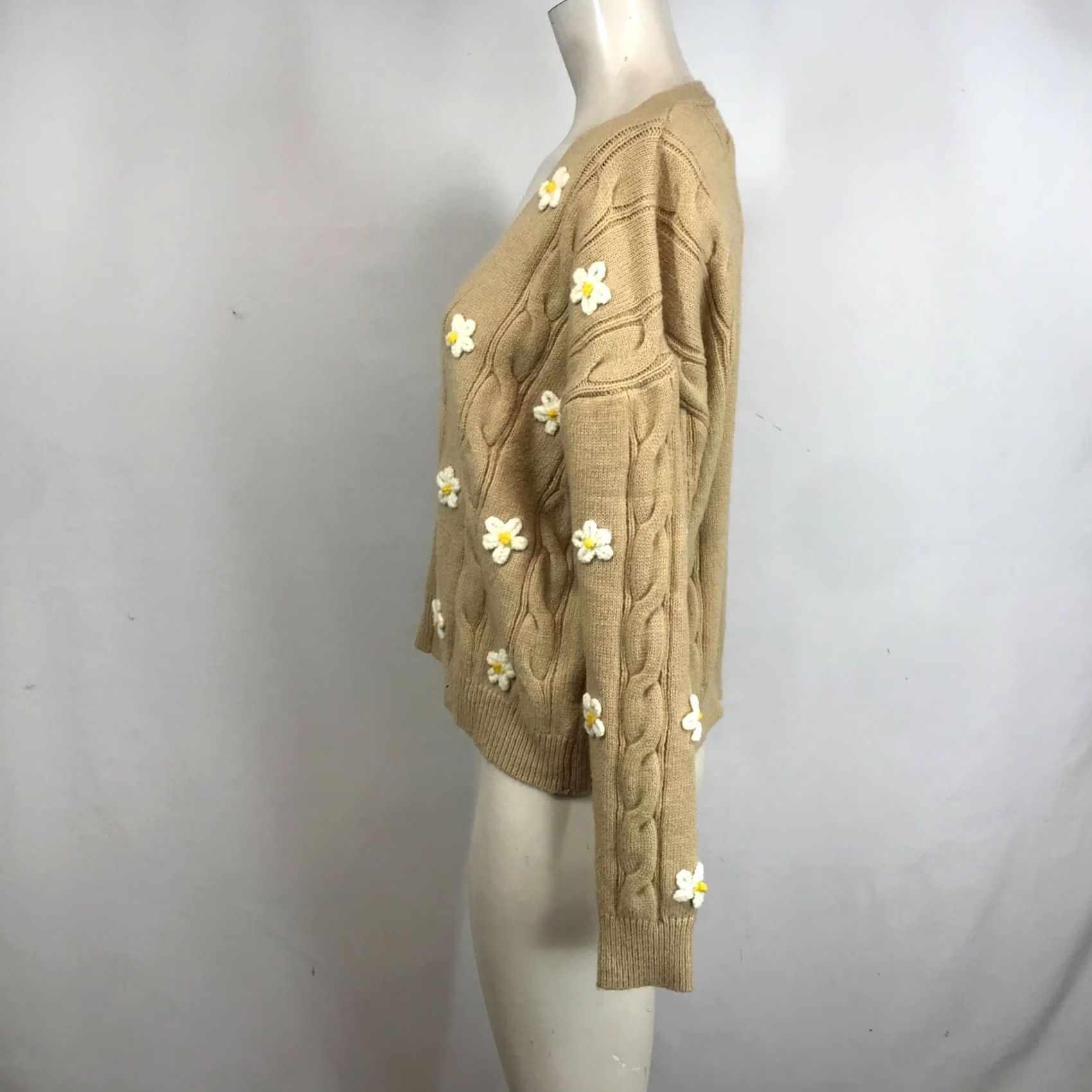 Vintage & MERCI Cardigan Women’s S Tan Long Sleeve Cable Knit V Neck Wool Blend/ Knit Size S / US 4 / IT 40 - 6 Thumbnail