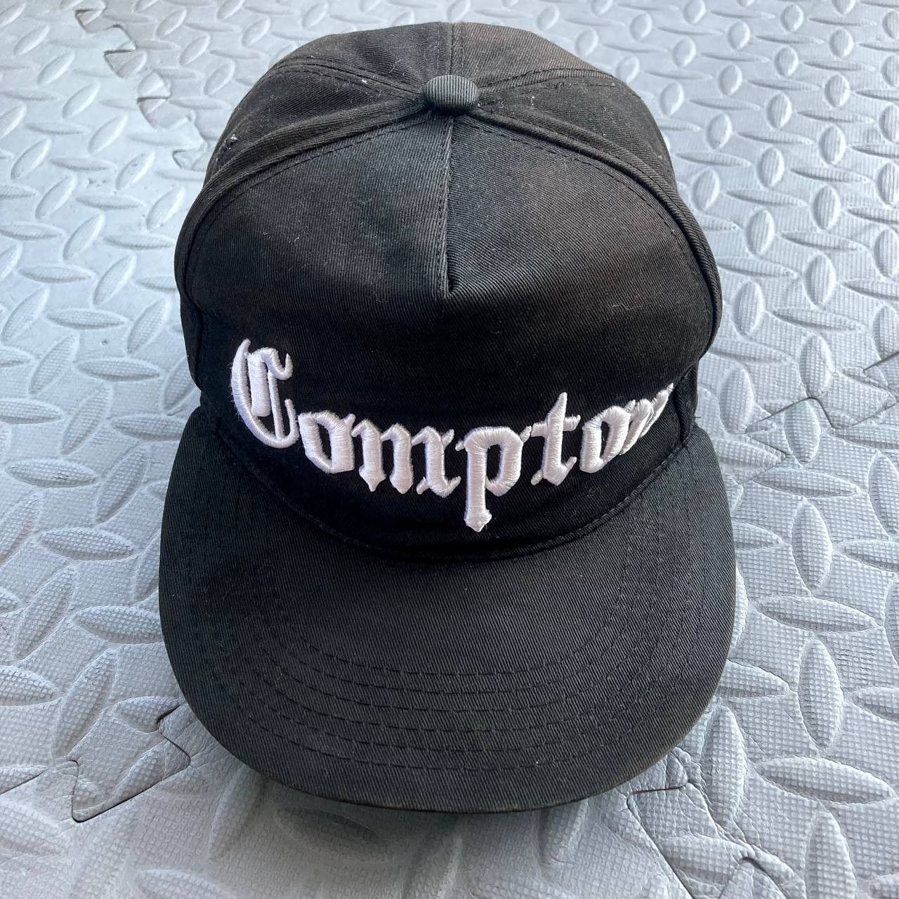 Vintage Retro Embroidered Compton Snapback Cap Size ONE SIZE - 1 Thumbnail