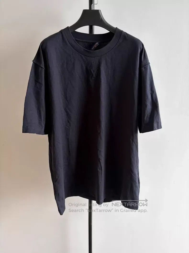 Louis Vuitton Louis Vuitton size 4l Solid Logo Crew Neck Short Sleeve Size US M / EU 48-50 / 2 - 1 Thumbnail