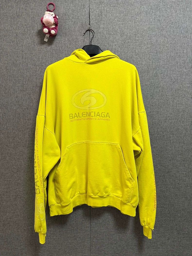 Balenciaga Balenciaga Surfing Aged Destroyed Sweatshirt 99% New Size US M / EU 48-50 / 2 - 1 Thumbnail