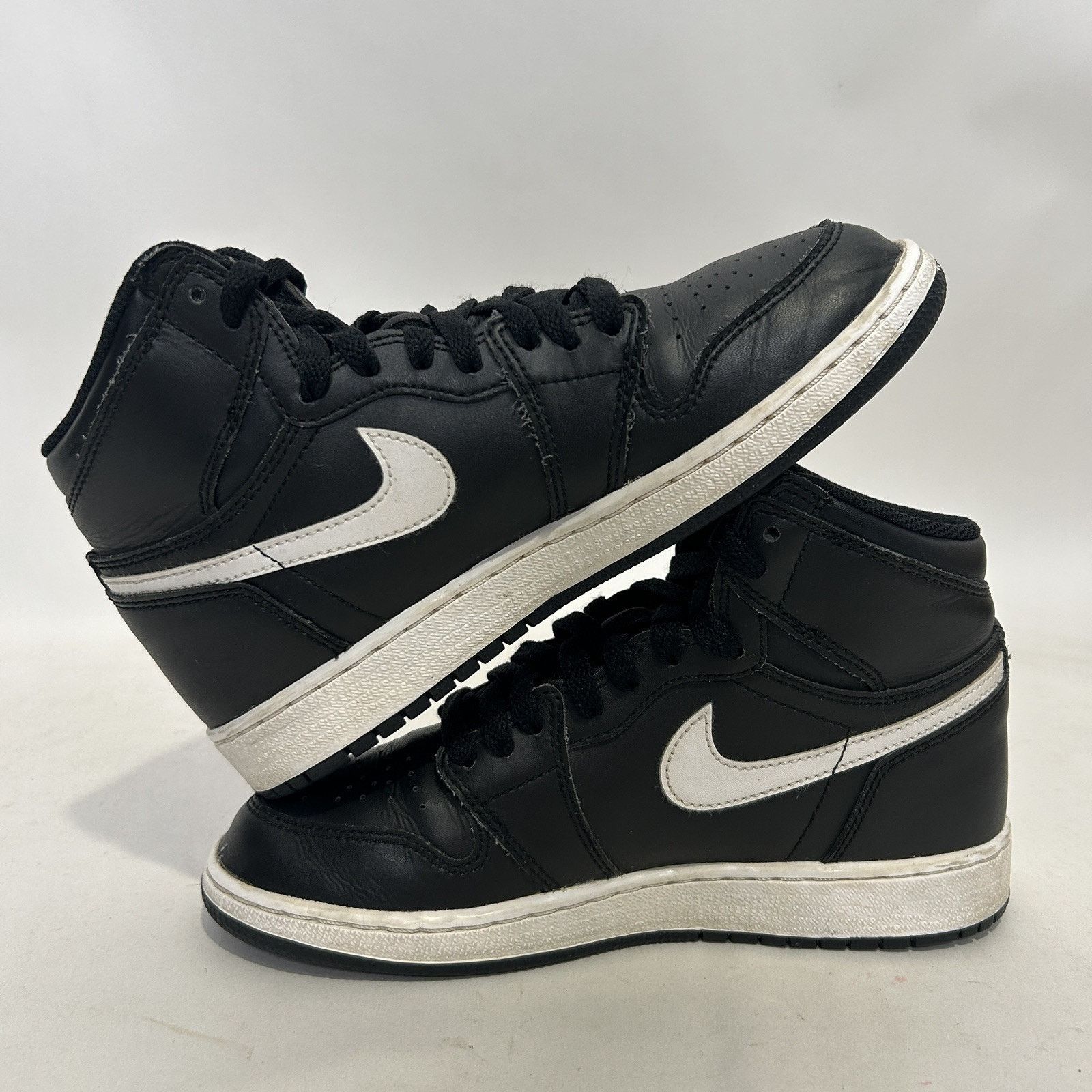 Nike Nike Air Jordan 1 Retro High BG “Black White/Ying Yang” Size US 5.5 / IT 35.5 - 3 Thumbnail