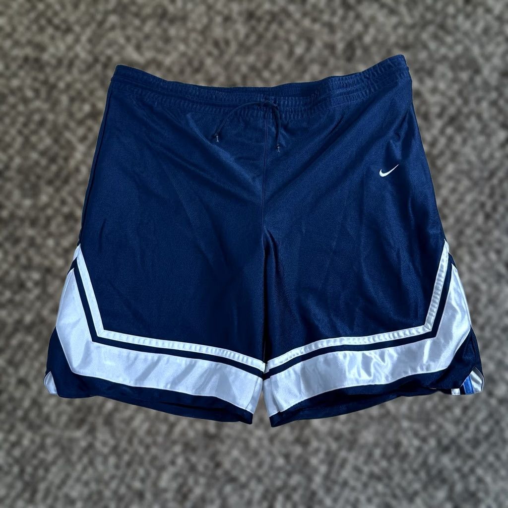 Nike Vintage Nike Basketball Reversible Shorts Mens Size XL Gray Tag Black Active Gym Size US 36 / EU 52 - 1 Thumbnail