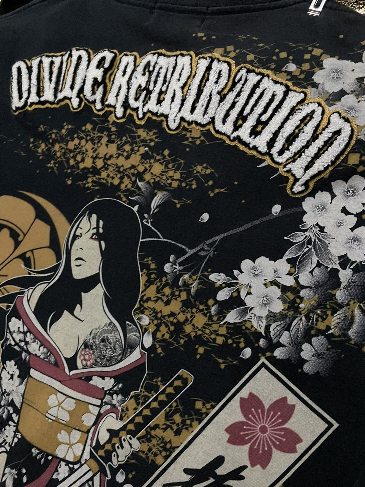 Designer × Japanese Brand × Vintage Vintage 1990s Japan Designer Karakuri Sukajan Embroidery Tee Size US L / EU 52-54 / 3 - 5 Thumbnail