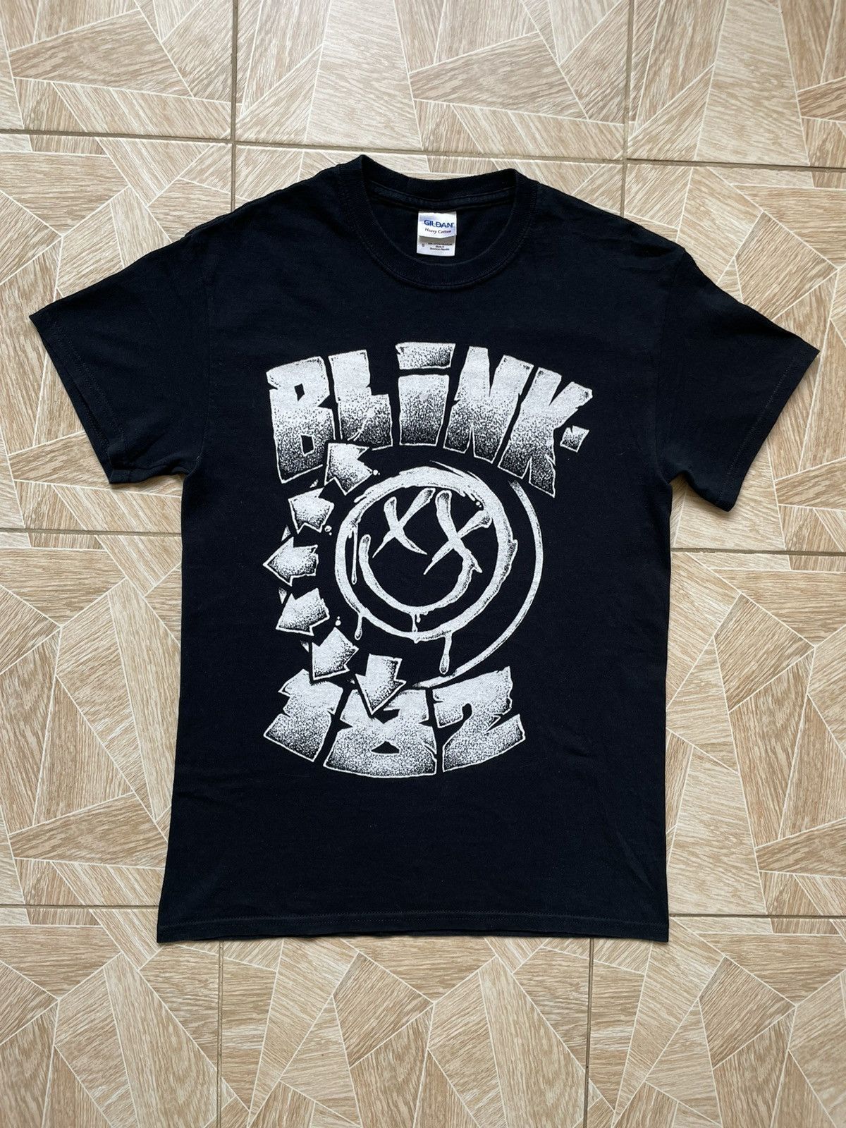 Band Tees × Vintage Vintage Band Tees Rock Blink 182 Big Logo Emoji Tee S Black Size US S / EU 44-46 / 1 - 1 Thumbnail
