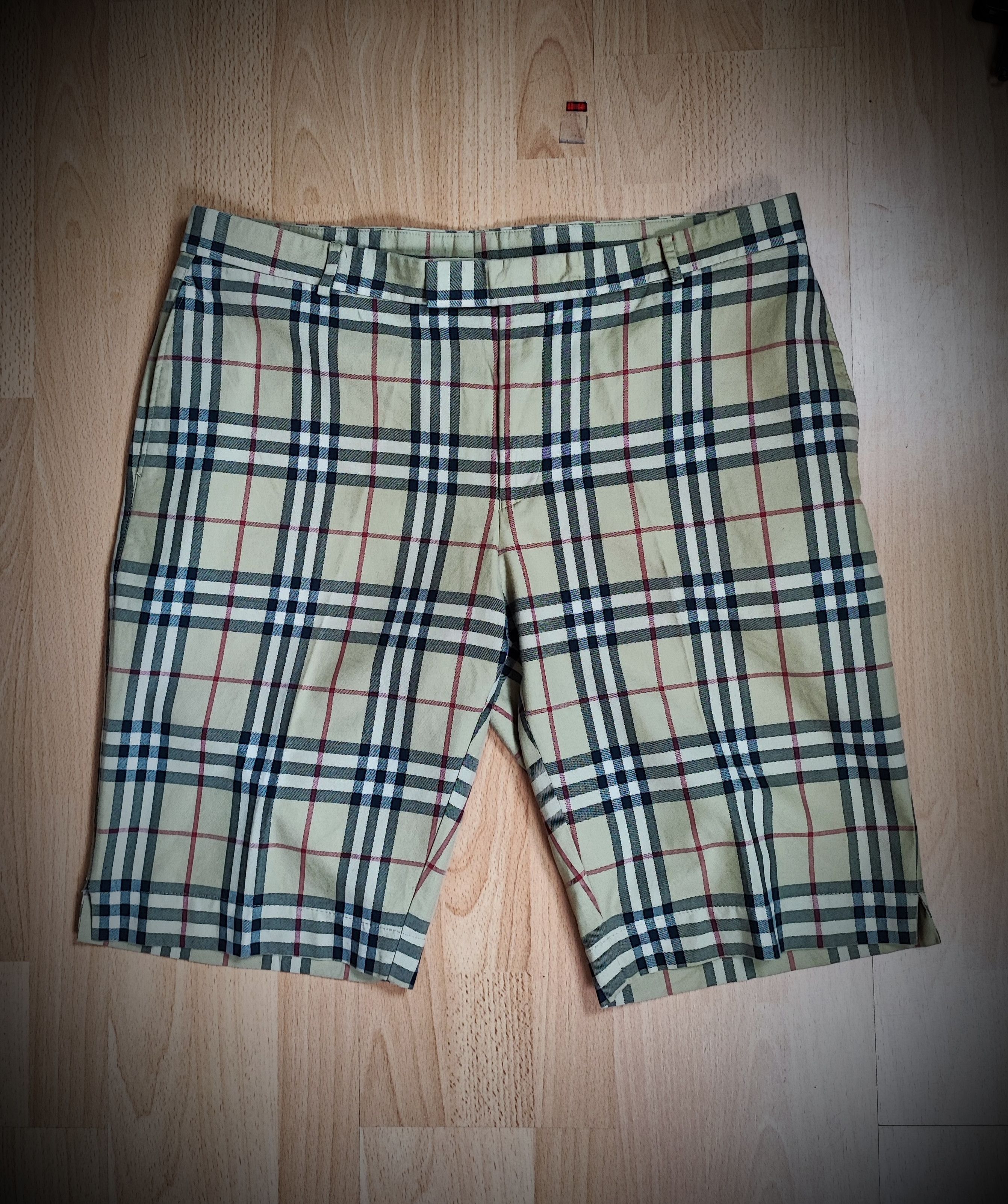 image of Burberry Shorts L in Tan, Men's (Size 33)