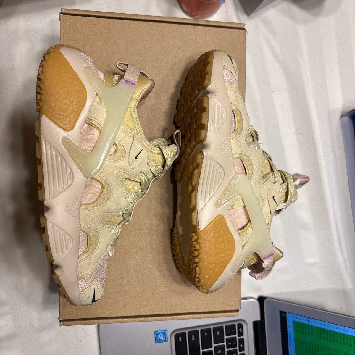 W NIKE AIR HUARACHE CRAFT ‘Sanddrift’