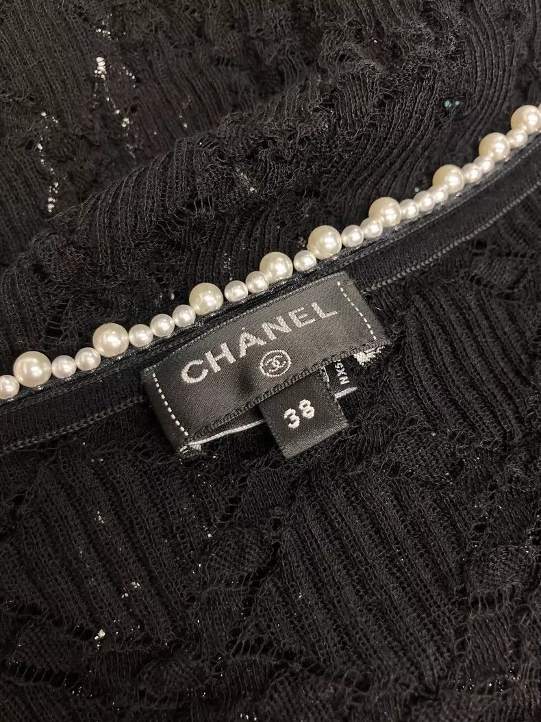 Chanel Chanel Black pearl V-neck sweater Size XS / US 0-2 / IT 36-38 - 4 Thumbnail