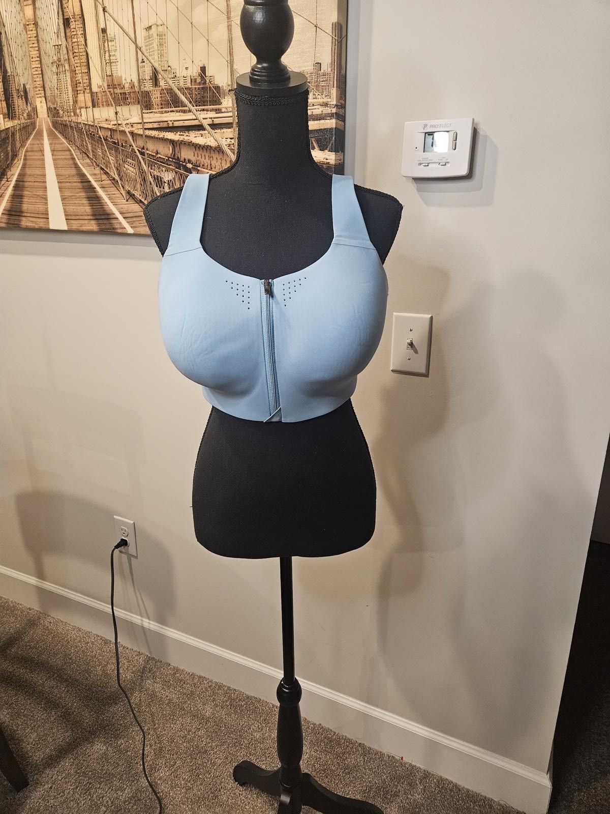 Designer Nwt VSX High-Performance Sports Bra with Zip Closure Size ONE SIZE - 1 Thumbnail