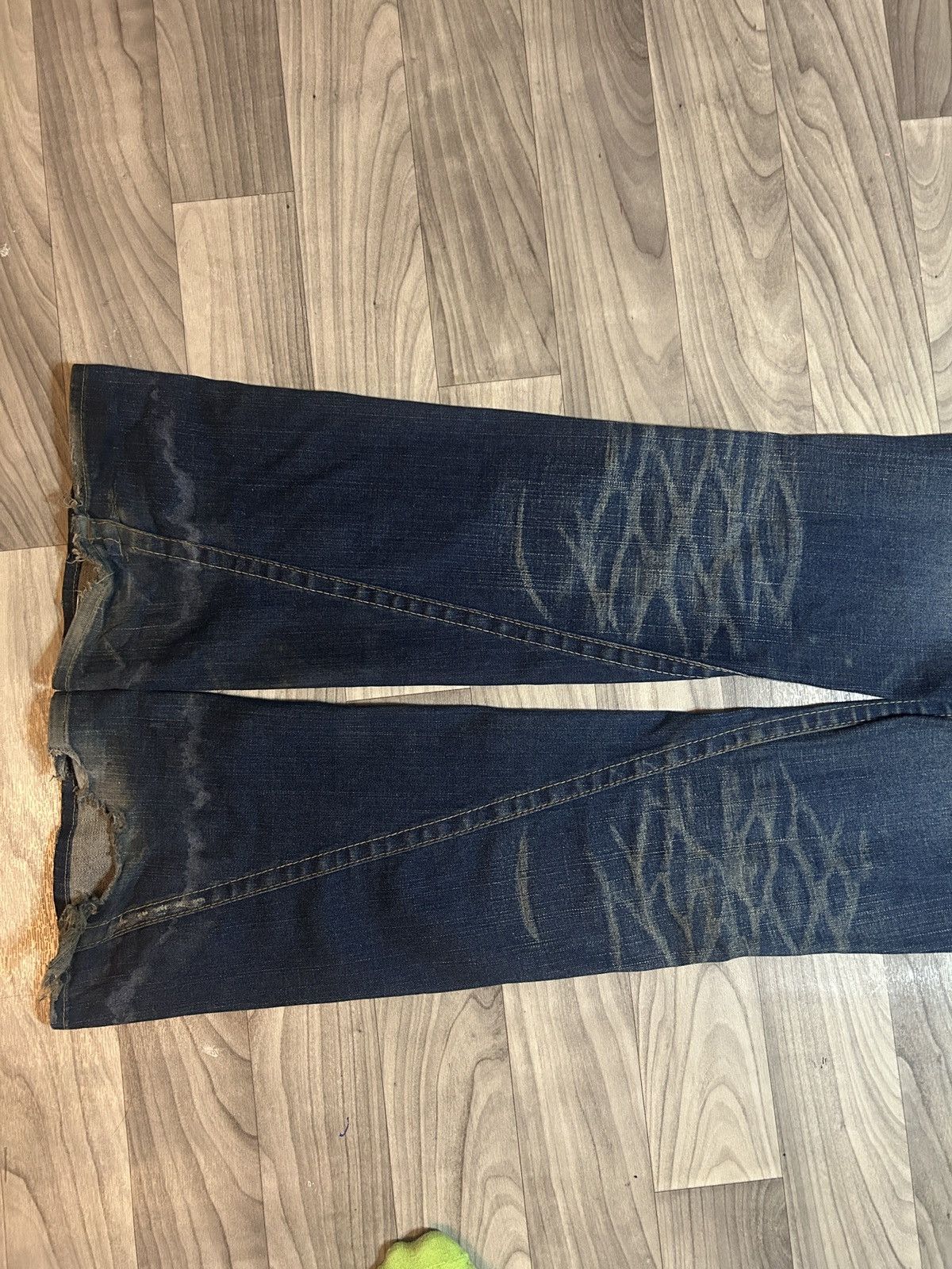 True Religion Women’s True Religion Size 28 Faded Flare Jeans Size 28" / US 6 / IT 42 - 4 Thumbnail