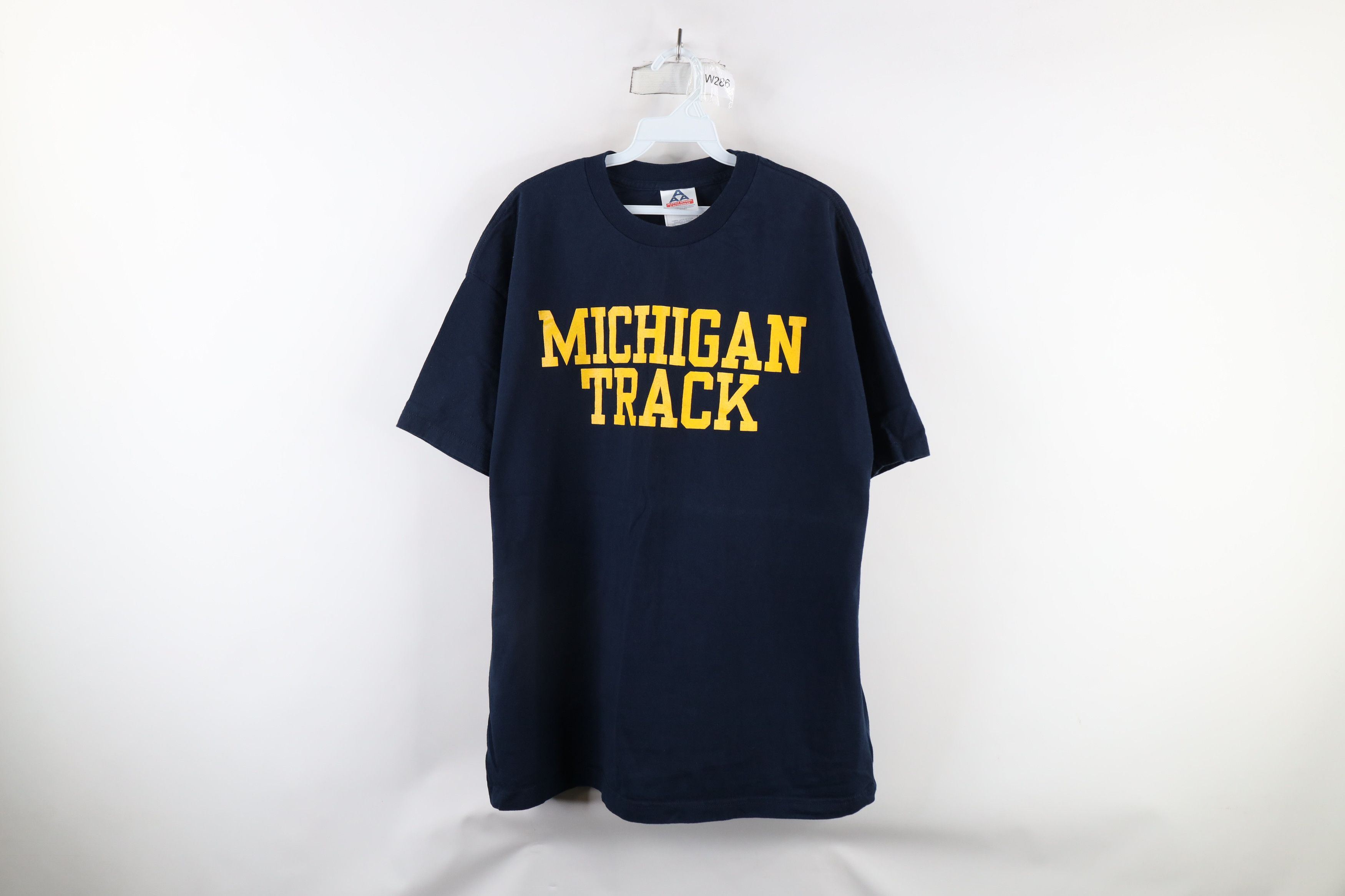 Vintage Vintage 90s University of Michigan Track & Field T-Shirt Size XL / US 12-14 / IT 48-50 - 1 Thumbnail