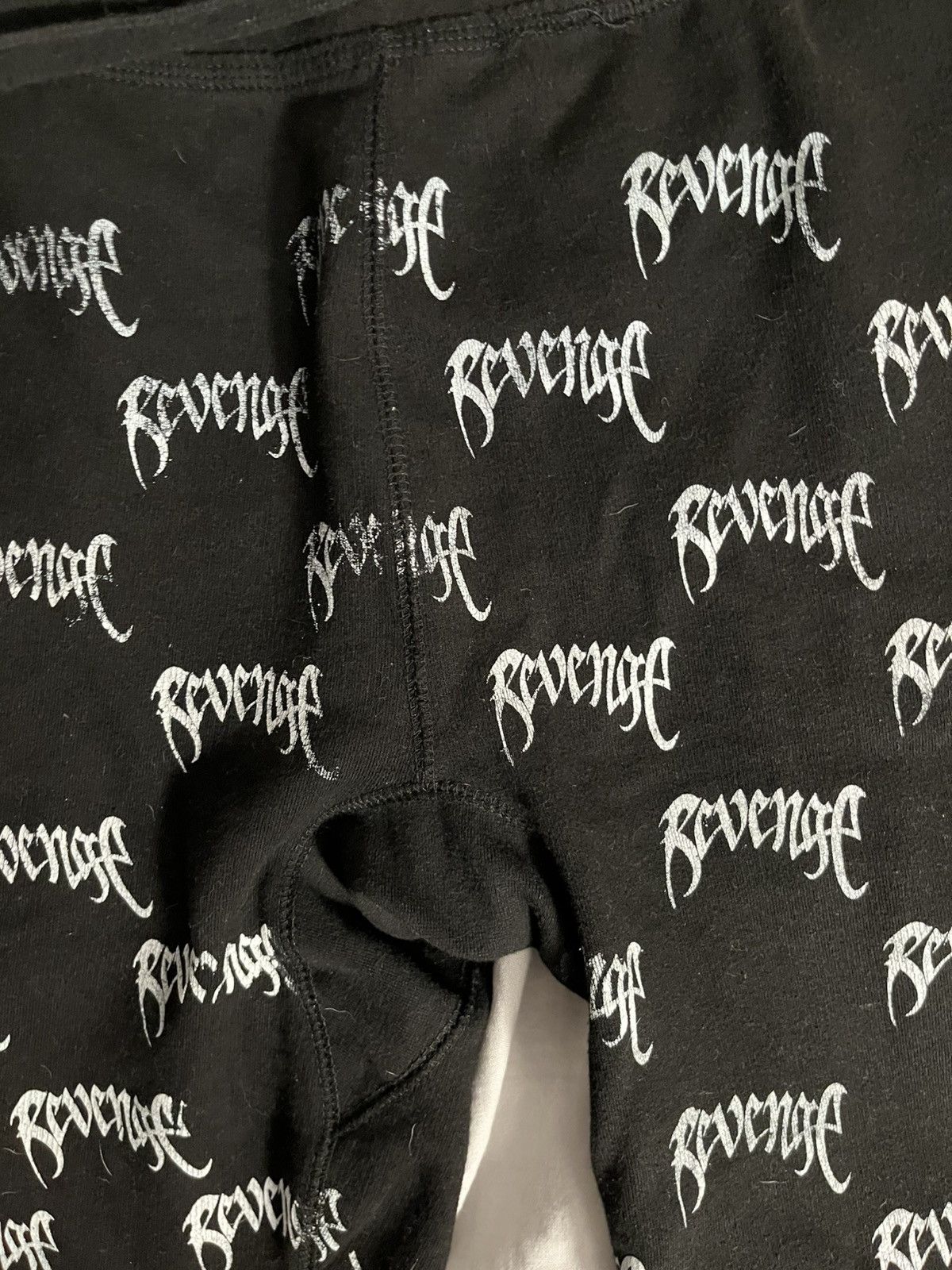 Revenge Revenge all over print shorts Size US 28 / EU 44 - 2 Thumbnail
