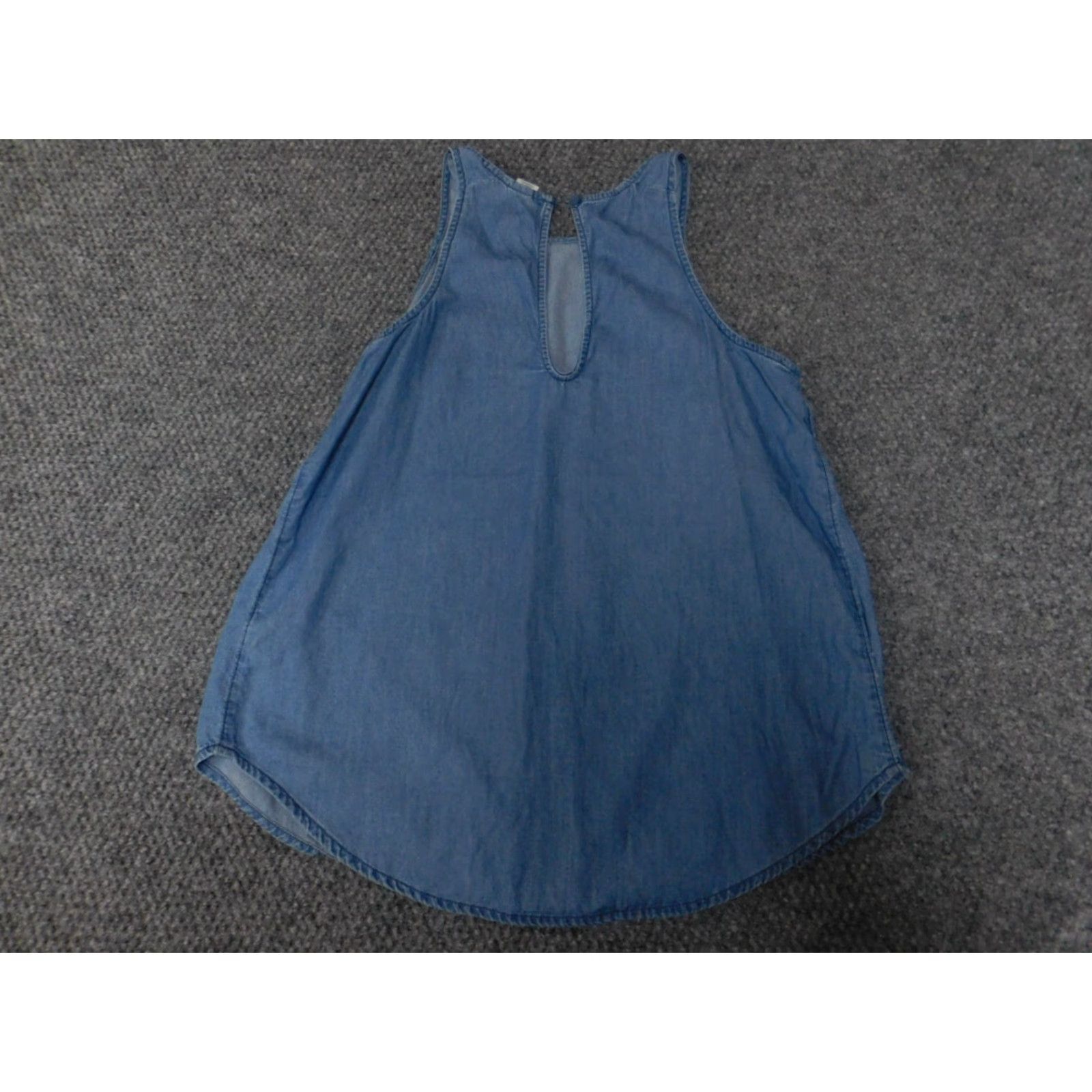 Old Navy Old Navy Womens Blouse XS Blue Denim 100% Cotton Dolman Sleeveless Round Neck Pullover Casual Basic Button Regular Women Shirt Size XS / US 0-2 / IT 36-38 - 7 Thumbnail