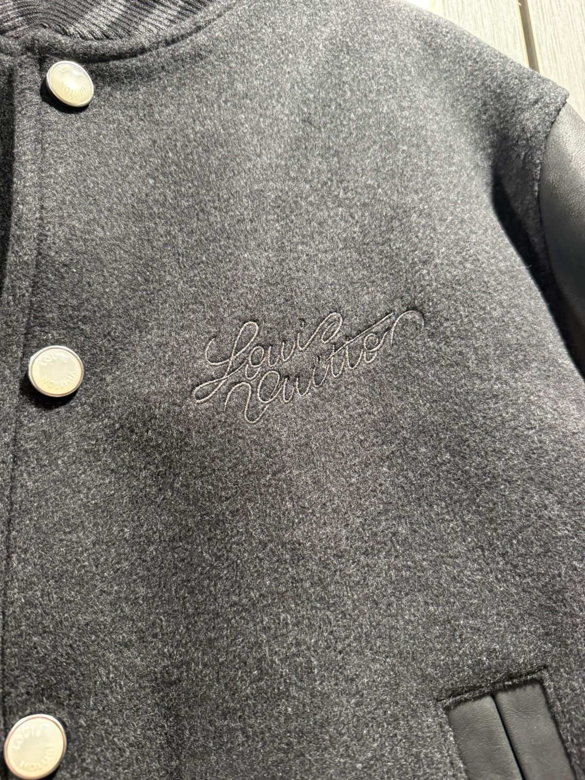 Louis Vuitton Louis Vuitton Black Grey Wool Leather Pearl Varsity Jacket Size US M / EU 48-50 / 2 - 3 Thumbnail