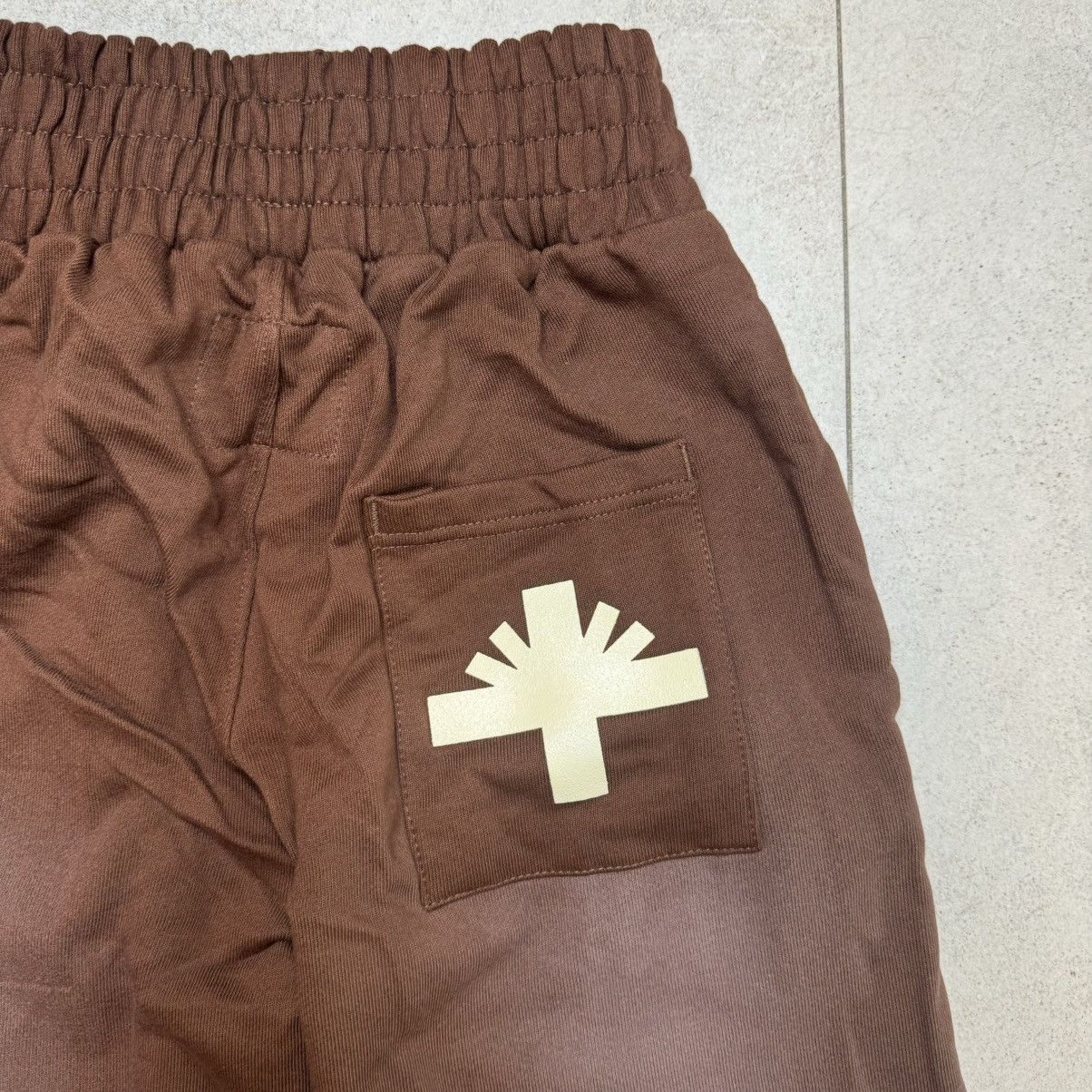 Vertabrae Vertabrae brown/cream sweats SIZE LARGE Size US 36 / EU 52 - 5 Thumbnail