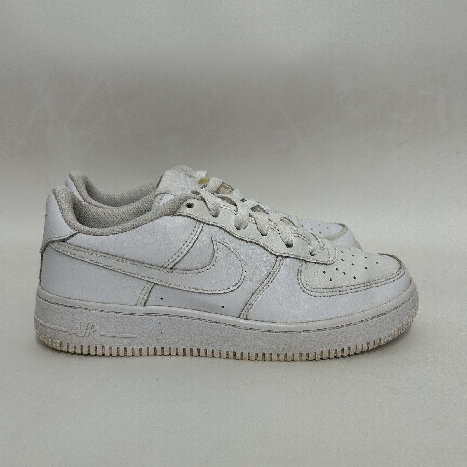 Nike Nike Air Force 1 Low GS “Triple White” Size US 5 / IT 35 - 4 Thumbnail