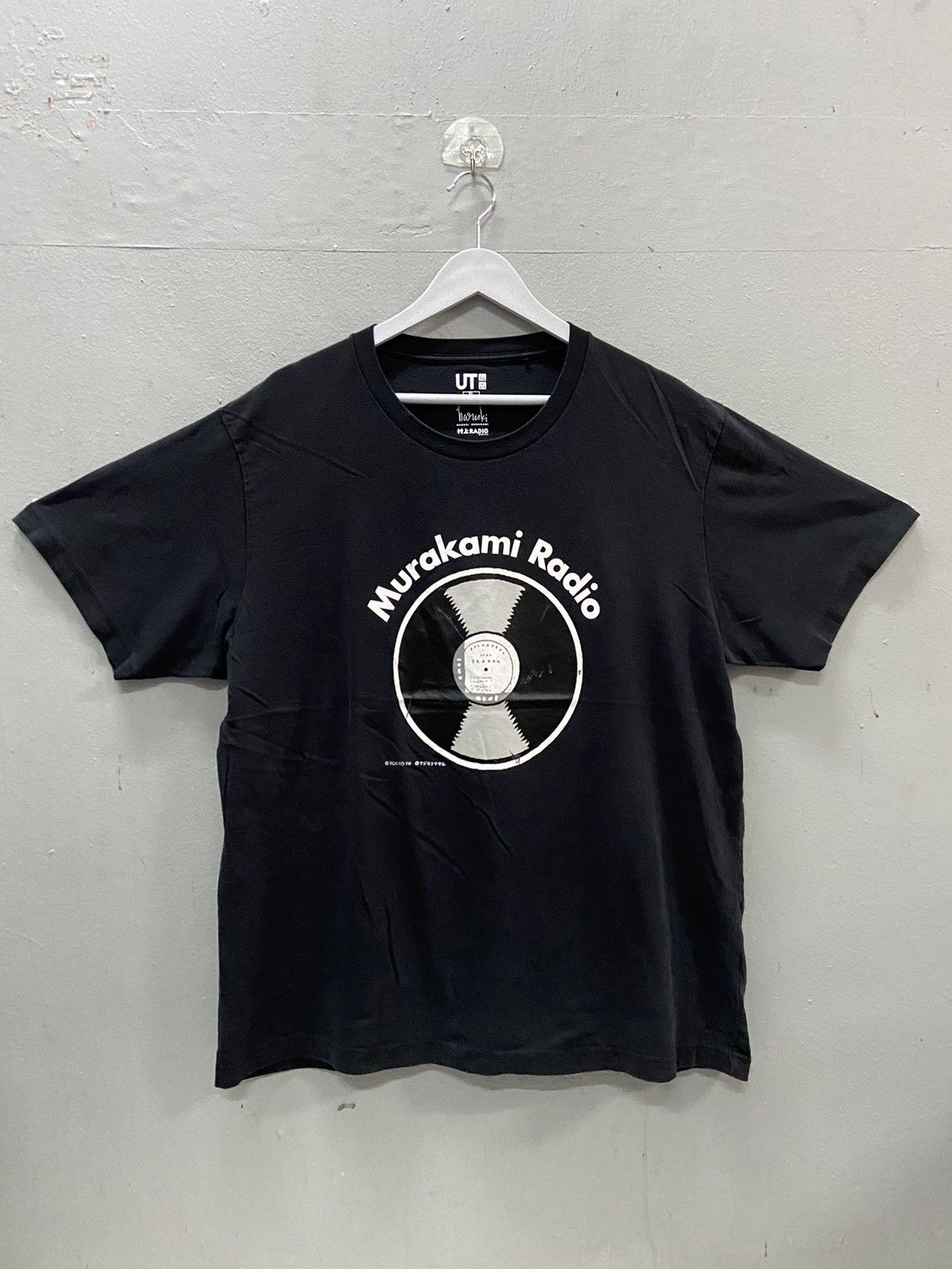 Uniqlo HARUKI MURAKAMI RADIO TOKYO FM x UNIQLO TEE SHIRT Size US XL / EU 56 / 4 - 1 Thumbnail