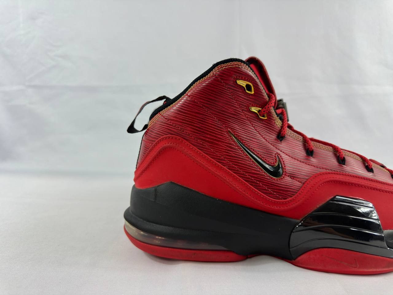 Nike Nike Air Pippen 6 University Red 2015 Size US 13 / EU 46 - 2 Thumbnail