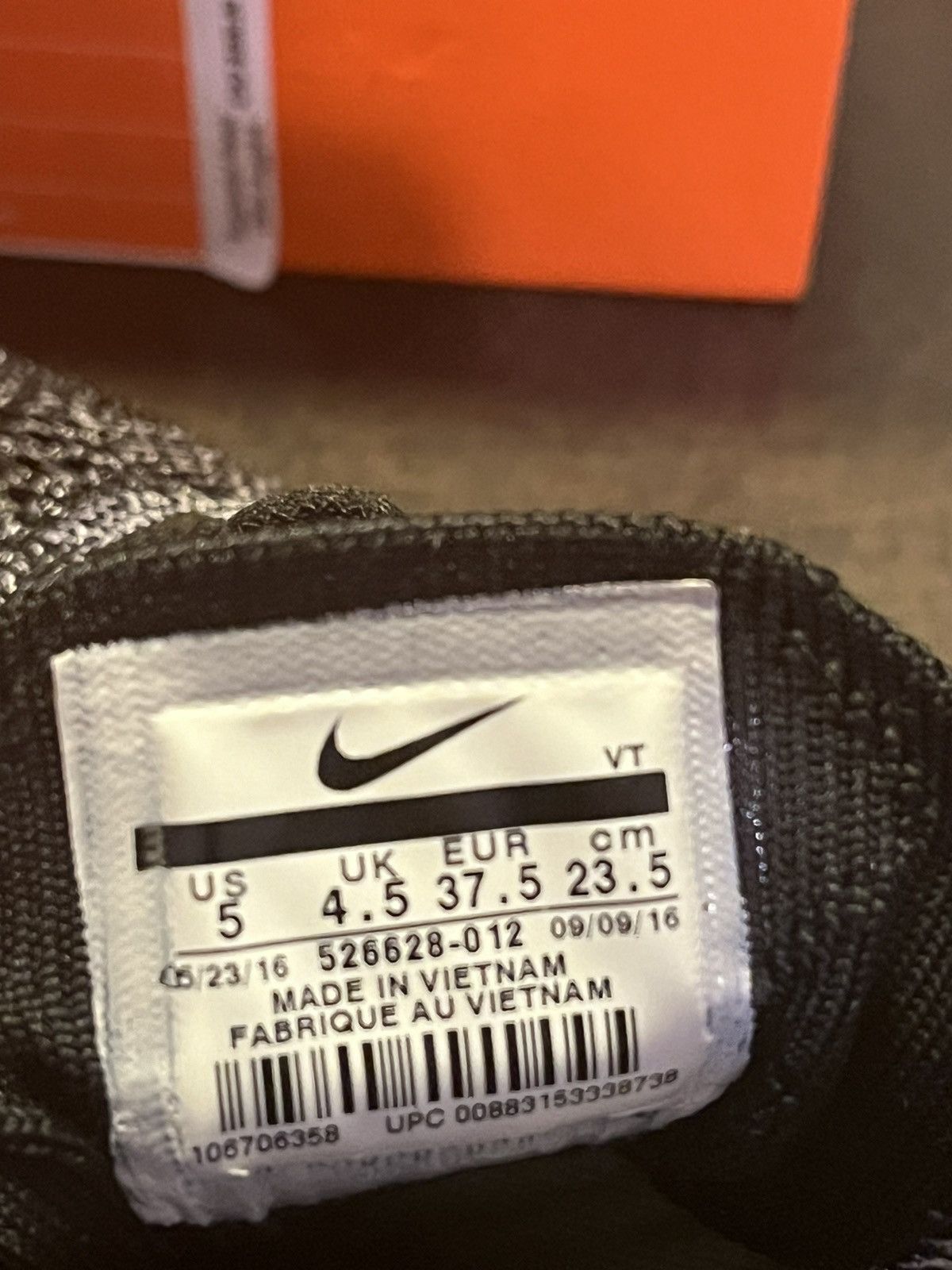 Nike Nike Flyknit Racer Oreo 2.0 Men’s 5 Women’s 6.5 526628-012 Size US 5 / EU 37 - 8 Thumbnail