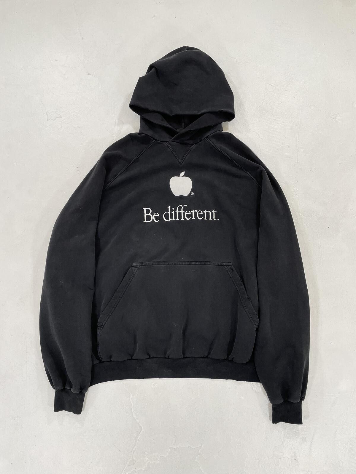 バレンシアガ22AW 'Be different! Apple Hoodie Balenciaga Unreleased FW2022 BE DIFFERENT APPLE LOGO EMBROIDERED