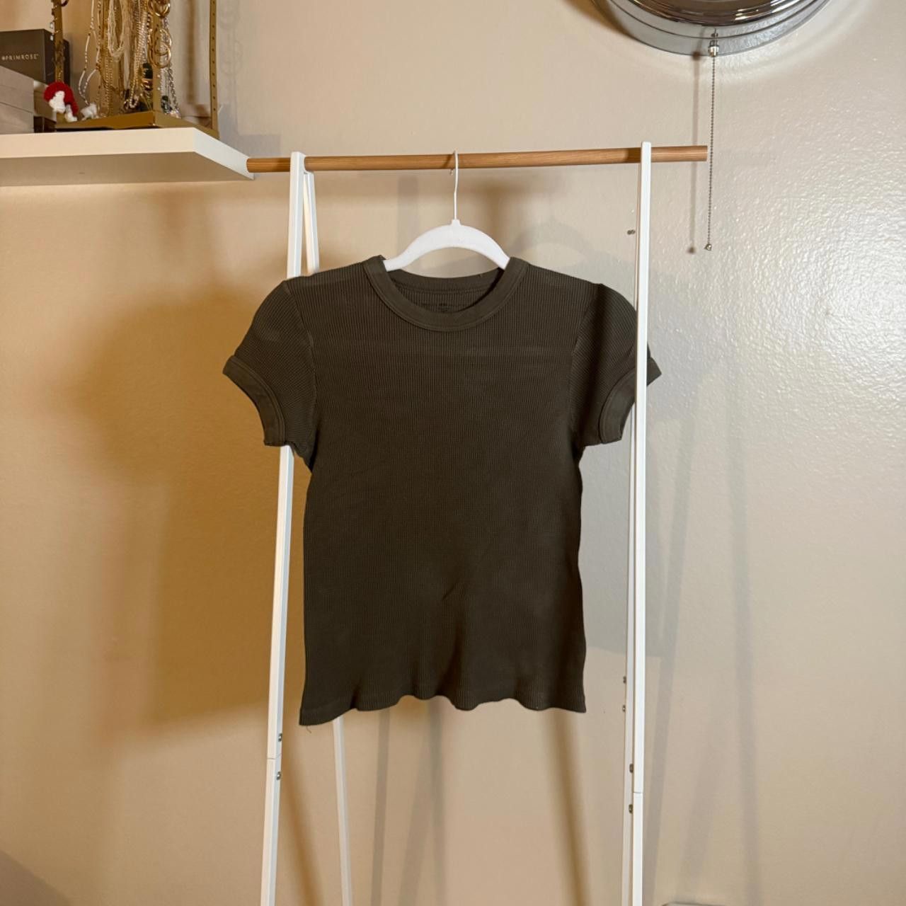 Designer olive green brandy melville t-shirt Size S / US 4 / IT 40 - 1 Thumbnail