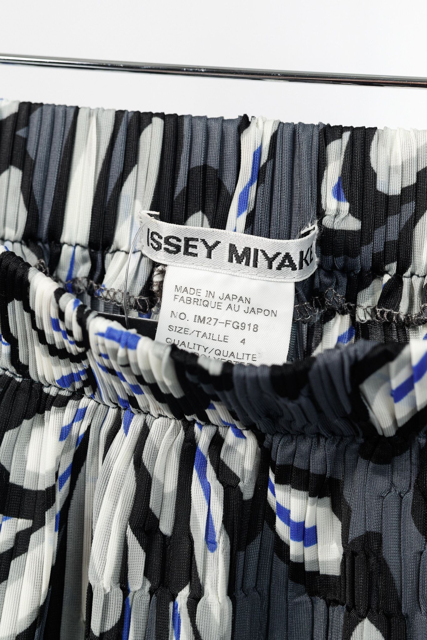 Pleats Please Issey Miyake Issey Miyake Grey Pleated Floral-Print Skirt Size 24" / US 00 / IT 34 - 7 Thumbnail