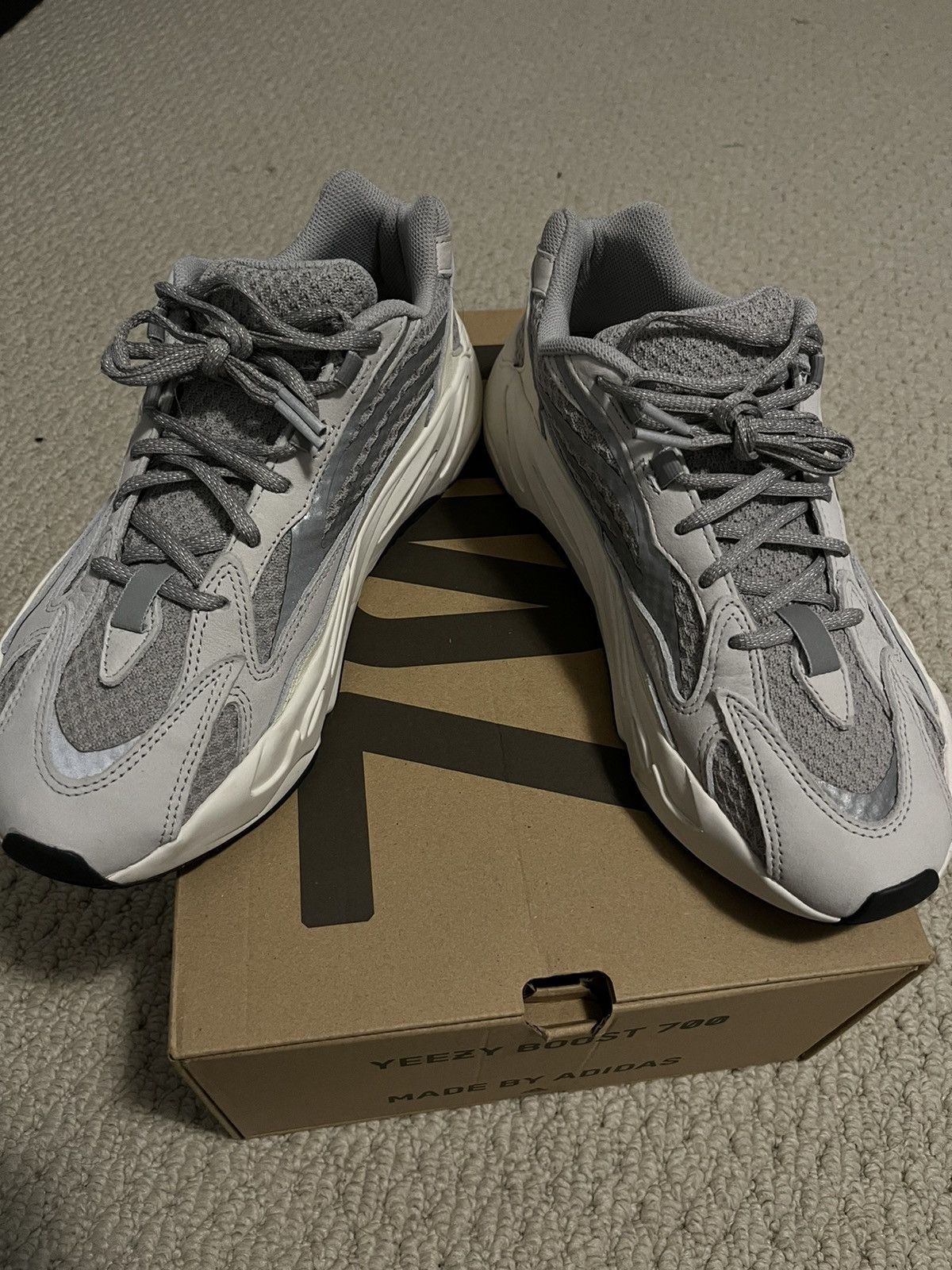 Adidas × Kanye West Yeezy 700 Static Size US 10.5 / EU 43-44 - 4 Thumbnail