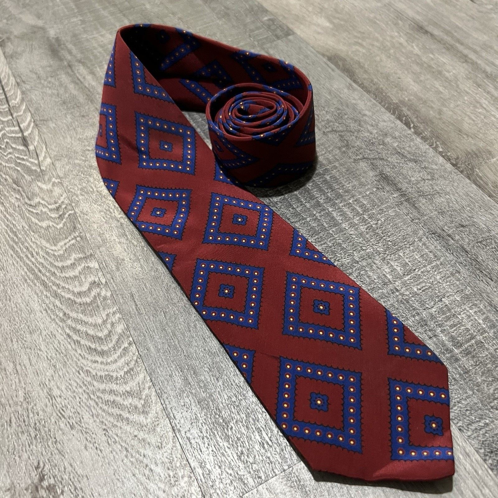Fendi Fendi Roma Necktie VTG 100% Silk Red Diamond Motif Tie Size ONE SIZE - 1 Thumbnail
