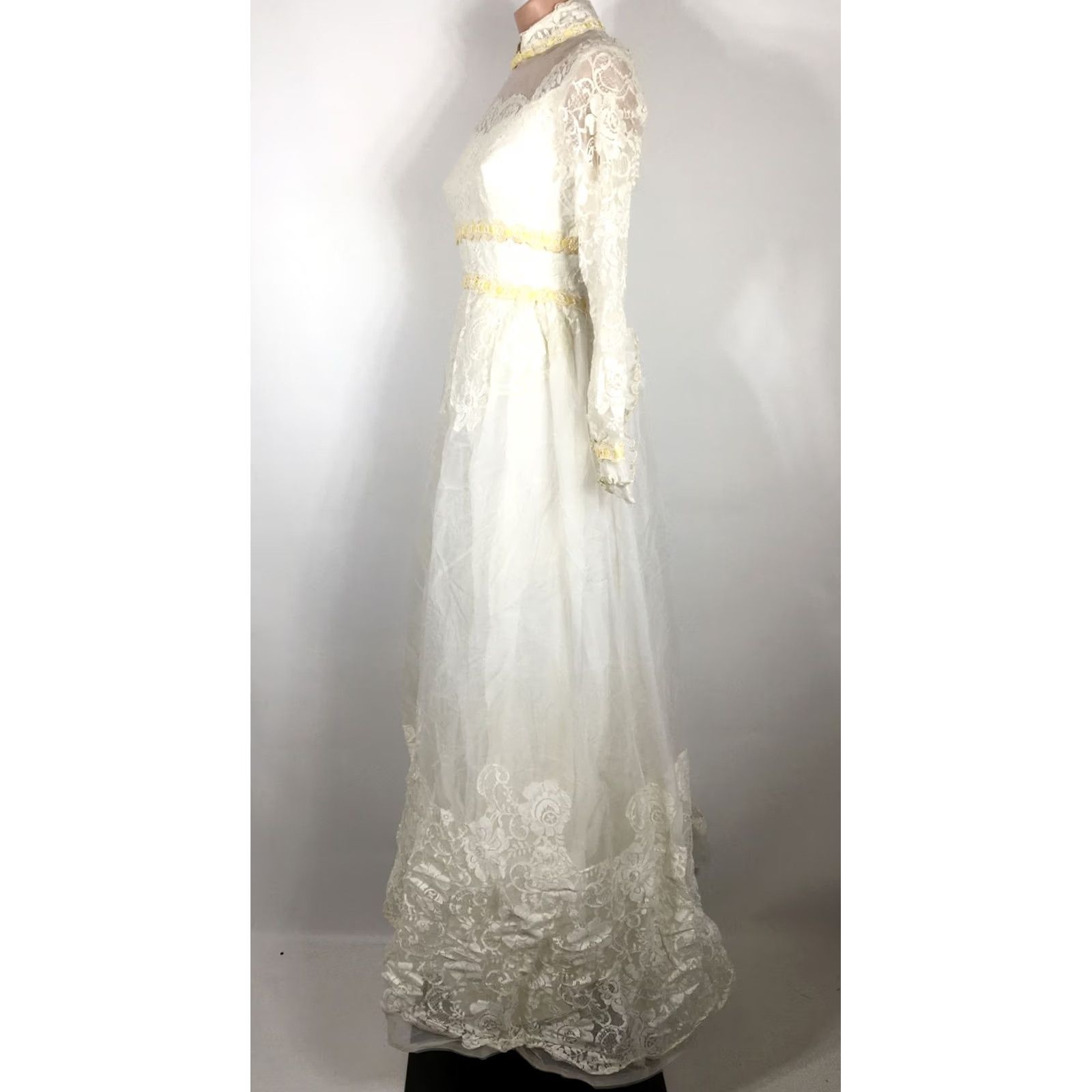 Vintage Vintage Alfred Angelo Ruffle Wedding Dress - US 1960s Lace S/M Size ONE SIZE - 6 Thumbnail