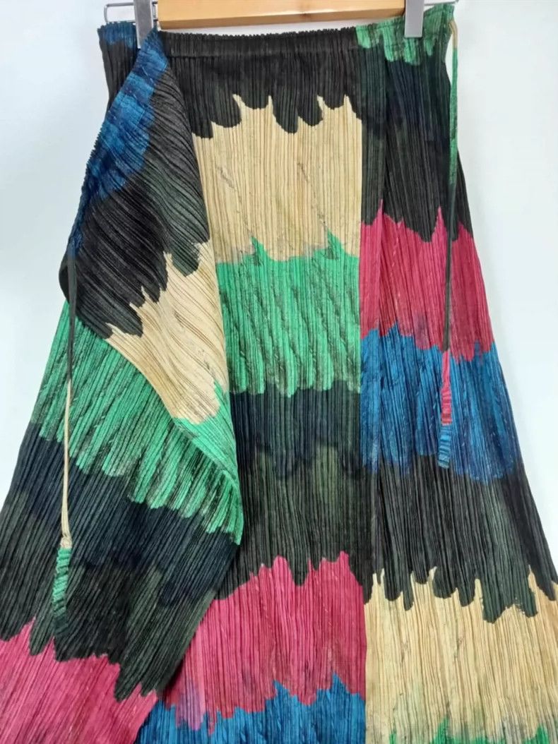 Issey Miyake Issey Miyake size:3 Peacock feather pleated skirt Size 42" / US 20 - 2 Thumbnail