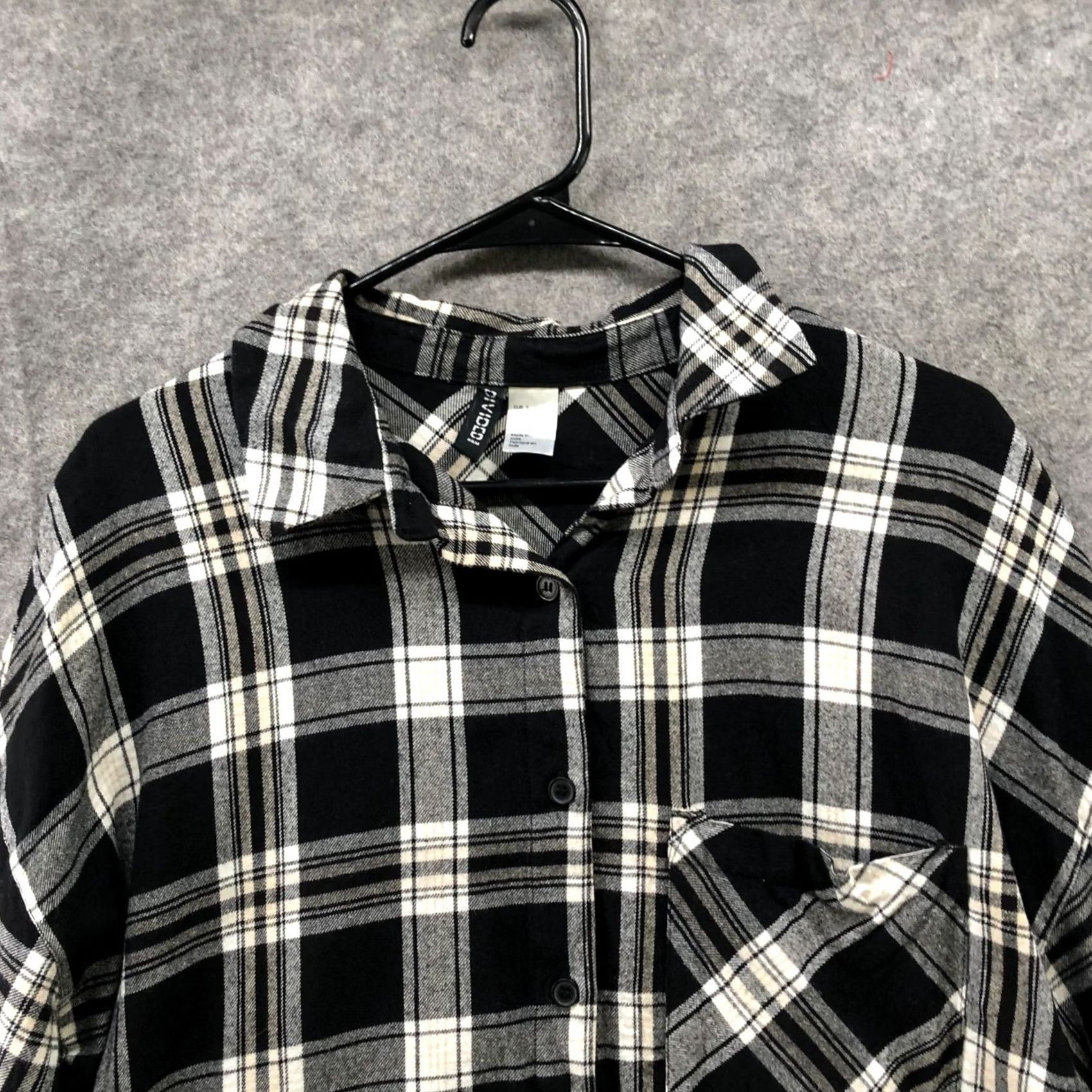 H&M VINTAGE? No. H&M Oversized Flannel Shirt Womens S Black White Buffalo Plaid Overshirt Size S / US 4 / IT 40 - 3 Thumbnail