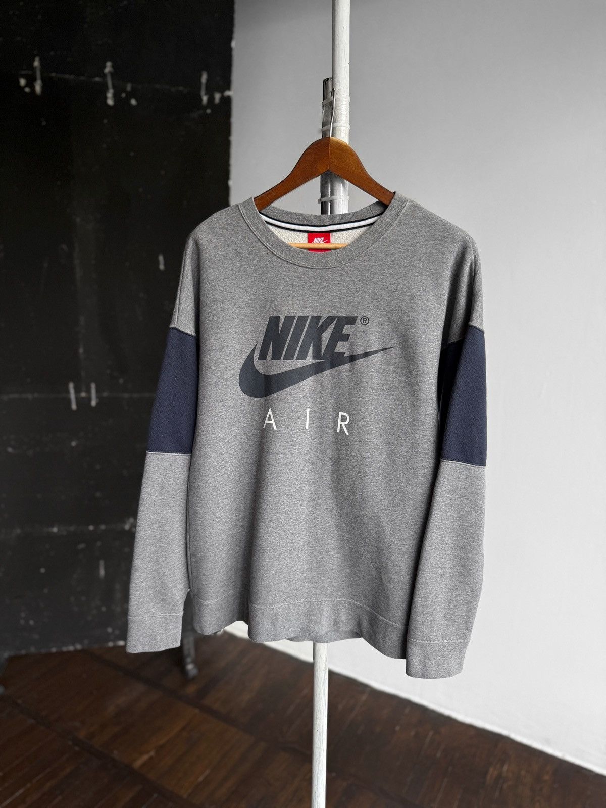 Nike Nike Air Mens Gray Long Sleeve Crew Neck Sweatshirt Size US S / EU 44-46 / 1 - 1 Thumbnail