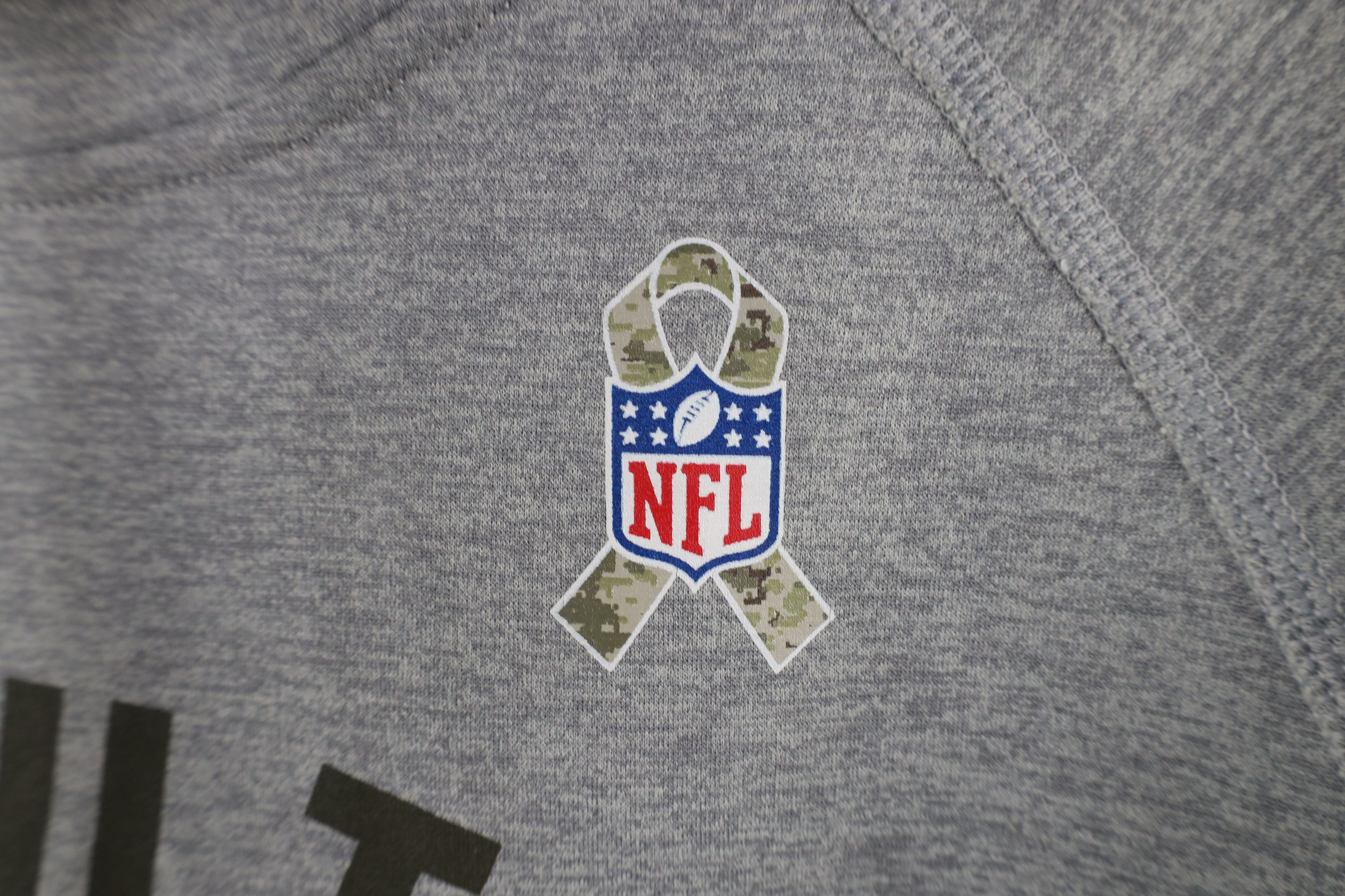 Nike × Vintage Nike Therma Fit To Service New York Giants Football Hoodie Size M / US 6-8 / IT 42-44 - 5 Thumbnail