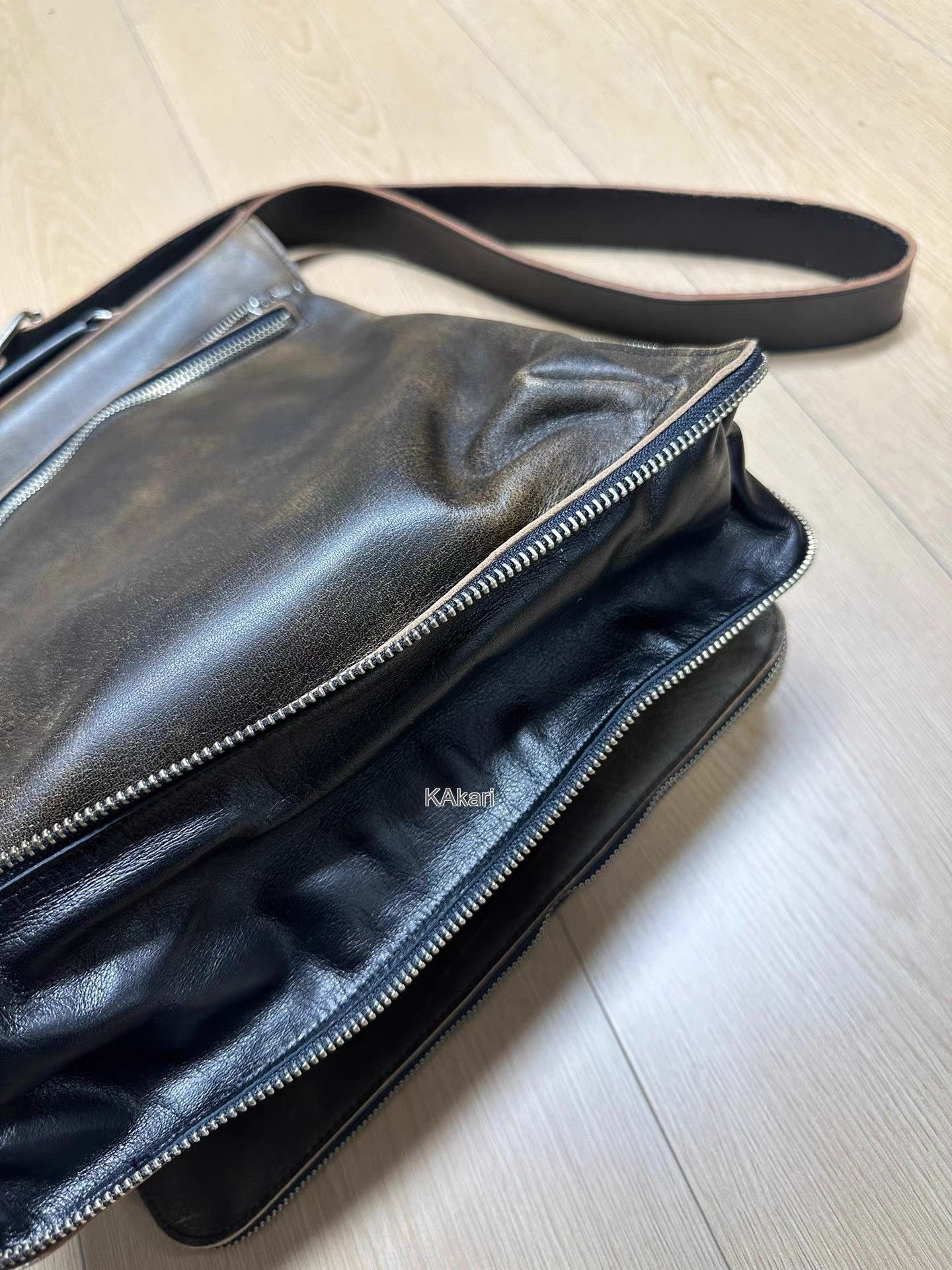 Yohji Yamamoto Brown Leather Crossbody Bag with Zip Pockets Size ONE SIZE - 7 Thumbnail