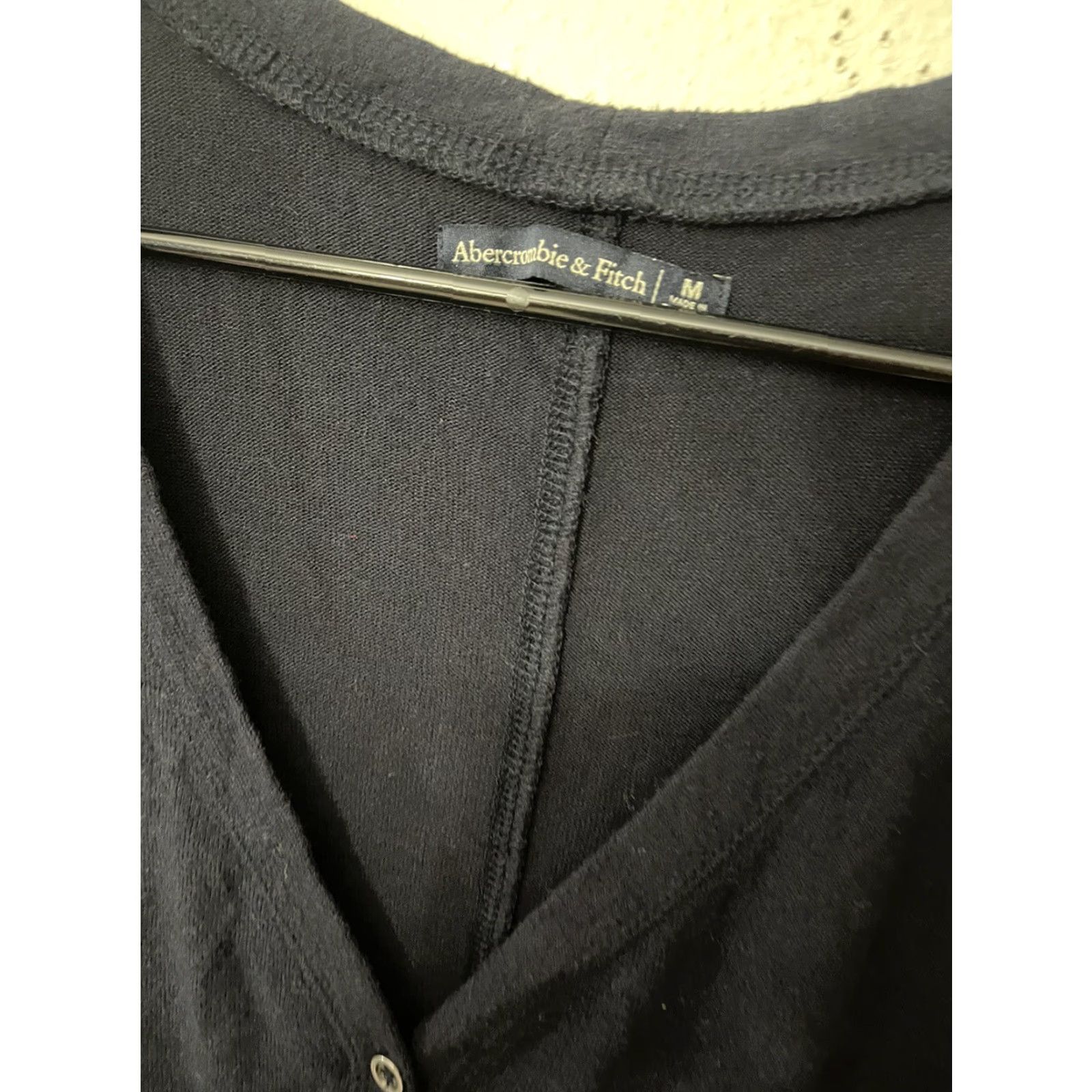 Abercrombie & Fitch Abercrombie & Fitch Cardigan Shirt Women Medium Black Knit V-Neck Cable Knit Tie Front Vintage? (No, not vintage) Size M / US 6-8 / IT 42-44 - 2 Thumbnail