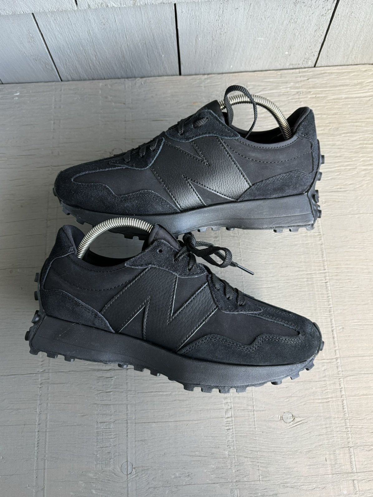 New Balance New Balance 327 Triple Black Sneaker Waffle Racer MS327LX1 7 Size US 7.5 / EU 40-41 - 1 Thumbnail