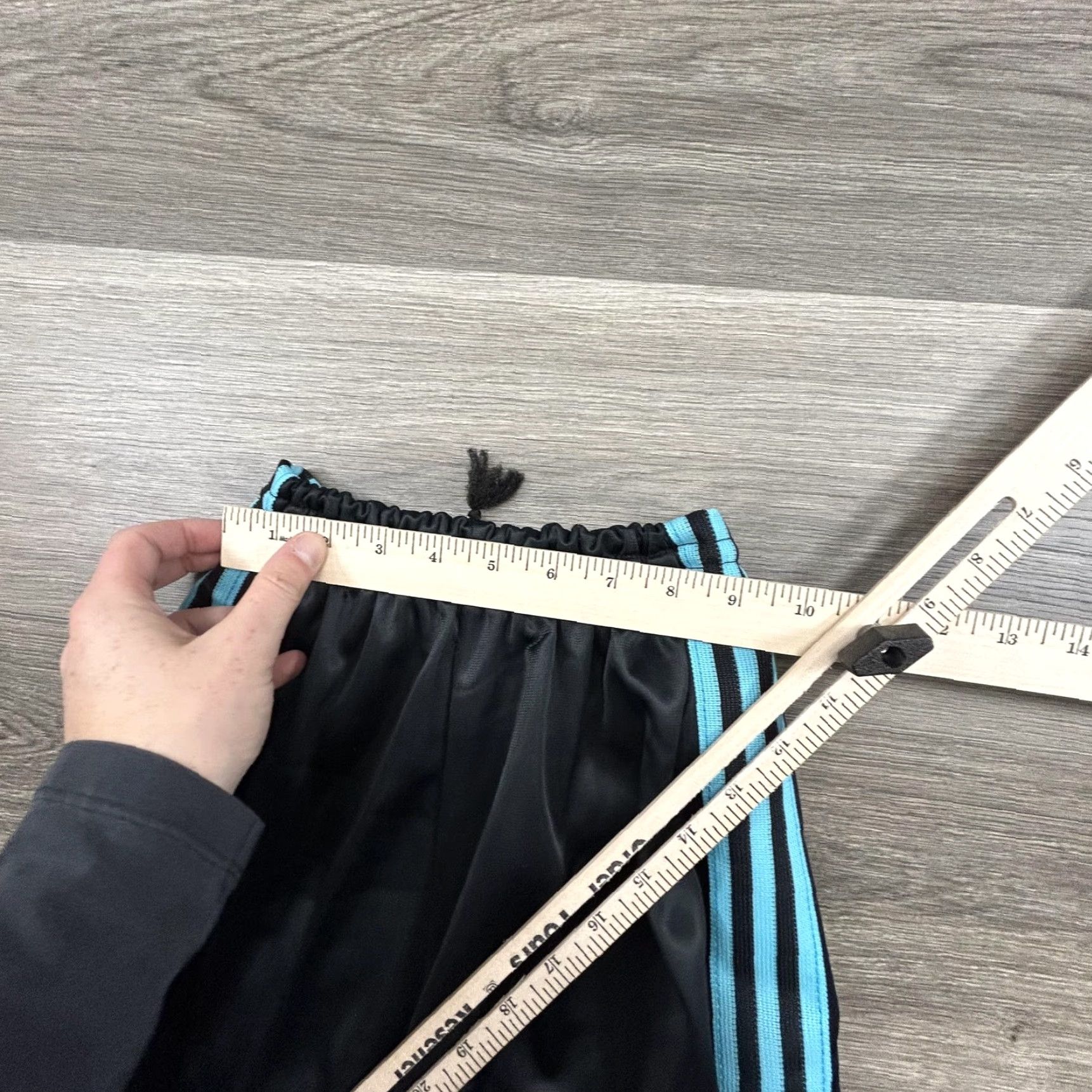 Adidas VINTAGE adidas Track Pants Womens Small Black Blue 3 Stripe USA 70s Keyrolan Wide-Leg Pockets Zip Pocket Elastic Waist Size 28" / US 6 / IT 42 - 6 Thumbnail