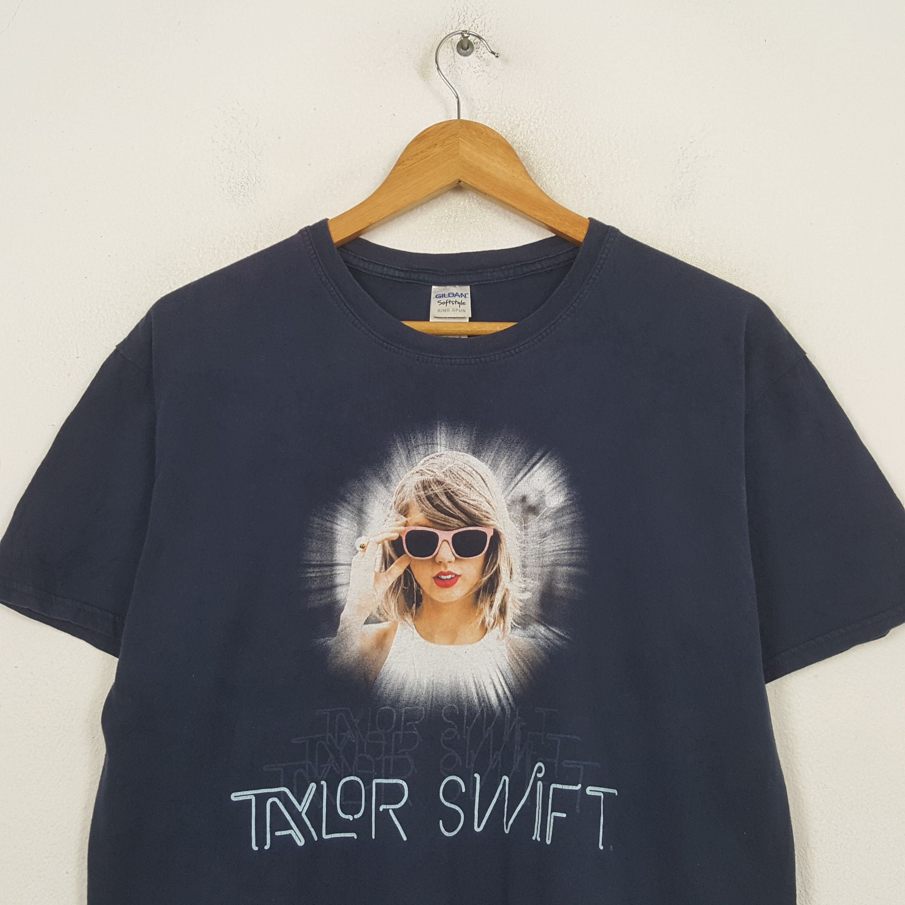 Band Tees Vintage Taylor Swift American Singer Songwriter T-shirt RR27 Size US M / EU 48-50 / 2 - 2 Thumbnail