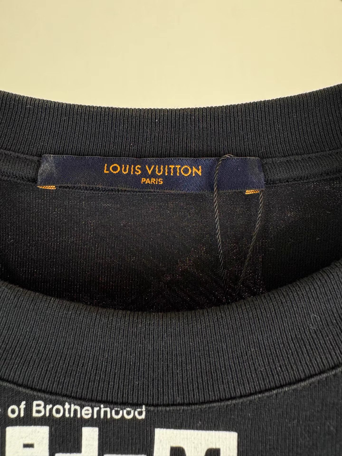 Louis Vuitton LOUIS VUITTON Billboard Slogan Short Sleeve K1 Size US XL / EU 56 / 4 - 3 Thumbnail