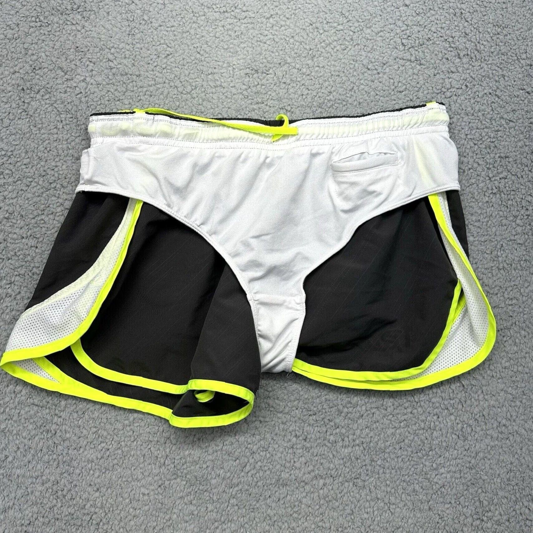 Under Armour VINTAGE Under Armour RUN Womens Size Medium HeatGear Loose Black Running Shorts Lined Size 32" / US 10 / IT 46 - 7 Thumbnail