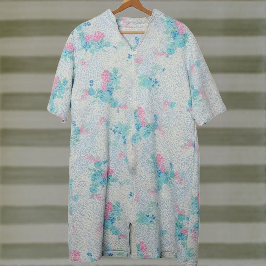 Vintage VINTAGE House Coat L/XL Full Zip Knit Quilted Floral White Blue Grannycore Womens Shirt Size L / US 10 / IT 46 - 1 Thumbnail