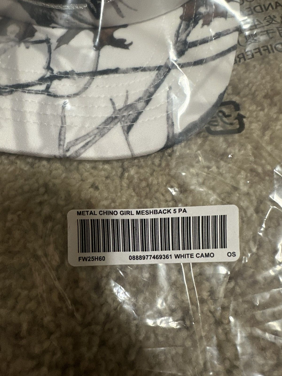 Supreme SUPREME METAL CHINO GIRL MESHBACK 5 PANEL HTC WHITE CAMO DS Size ONE SIZE - 3 Thumbnail
