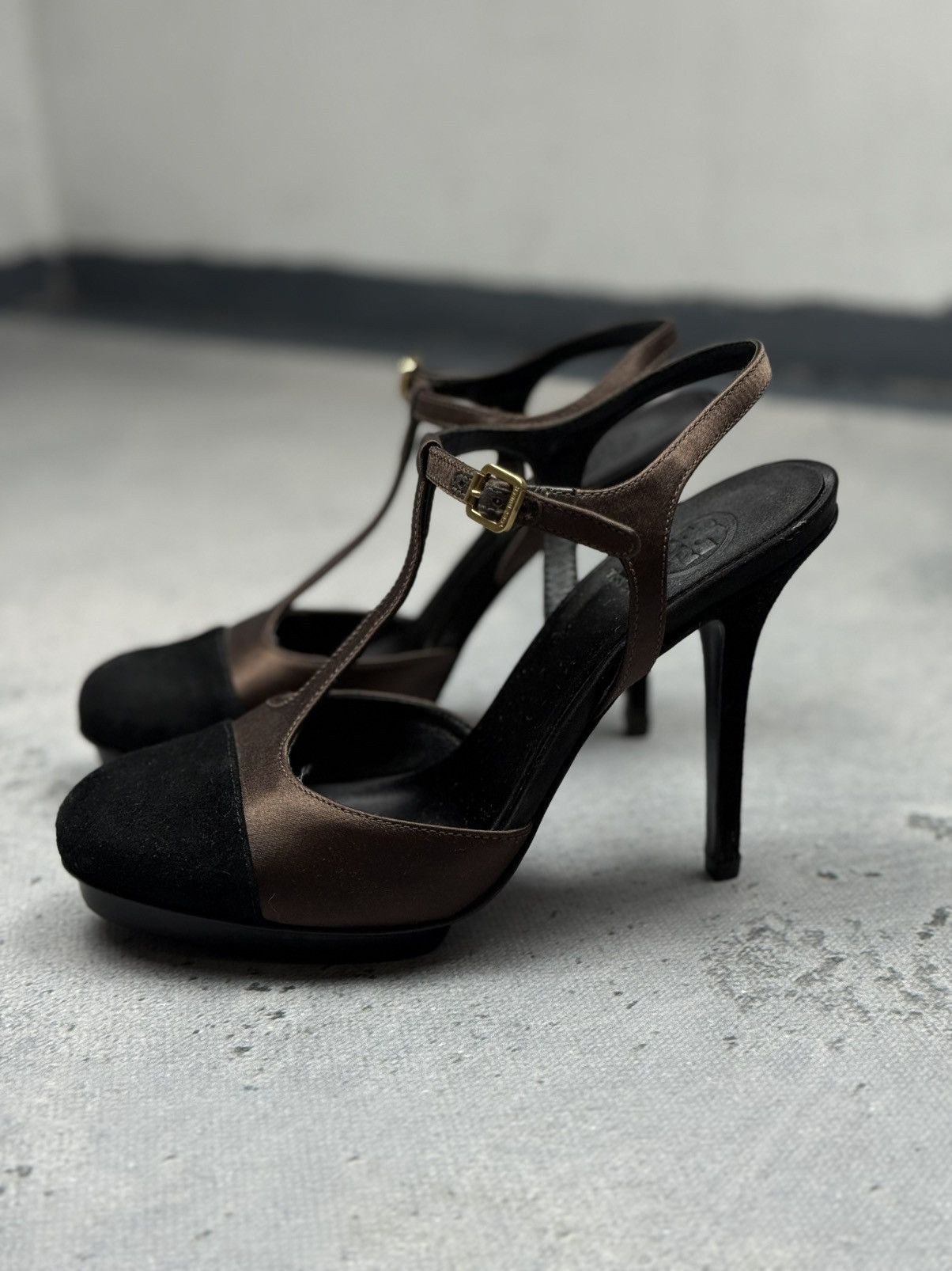 Tory Burch Vintage Tory Burch Two-Tone Satin & Suede T-Strap High Heels Size US 8.5 / IT 38.5 - 3 Thumbnail
